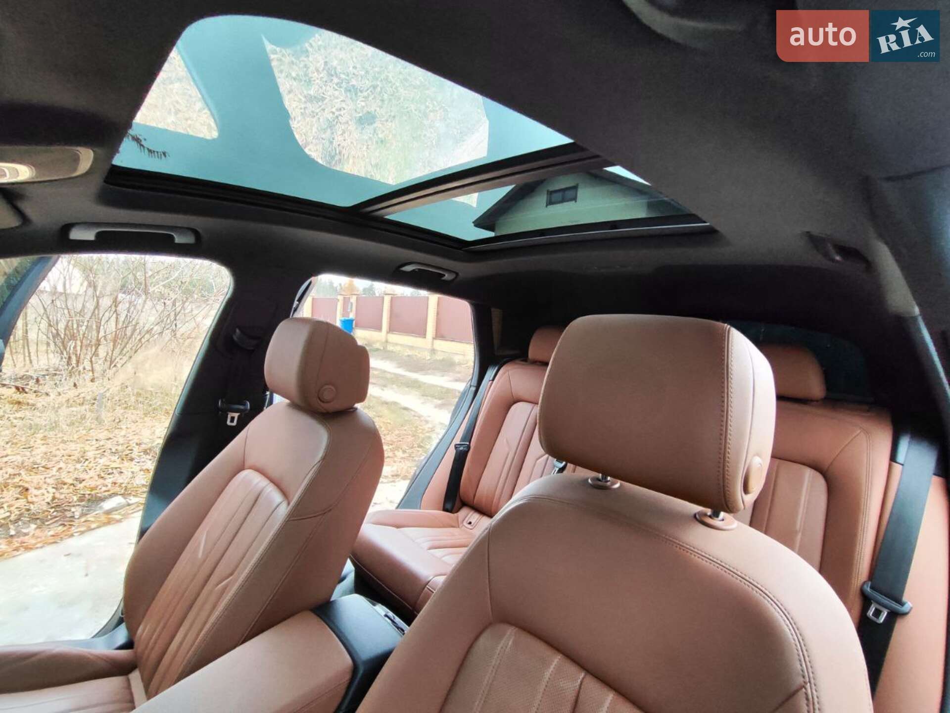 Audi e-tron 2019 VIN WA1LAAGE8KB020550 фото оголошення 11 з 28