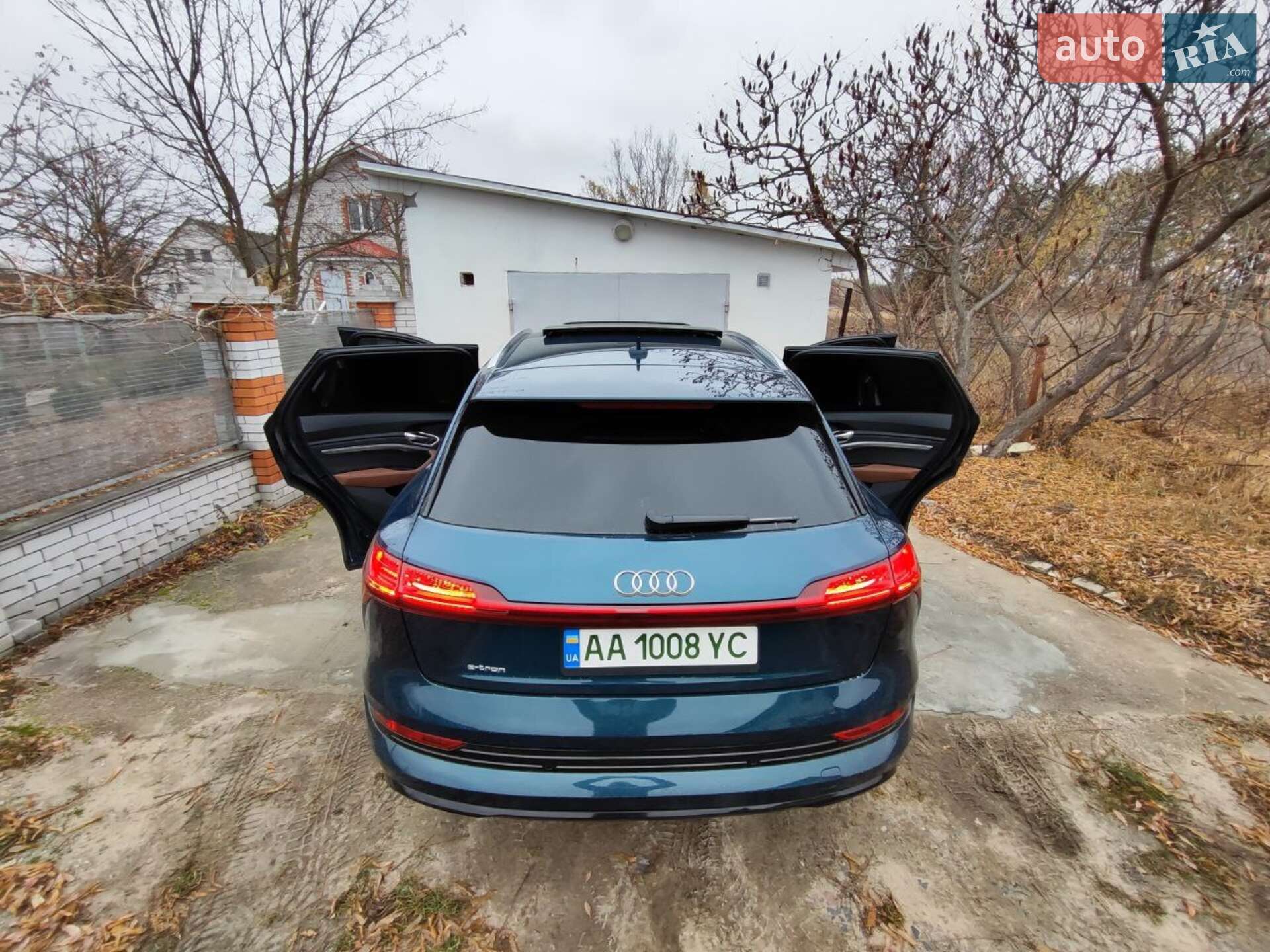 Audi e-tron 2019 VIN WA1LAAGE8KB020550 фото оголошення 15 з 28