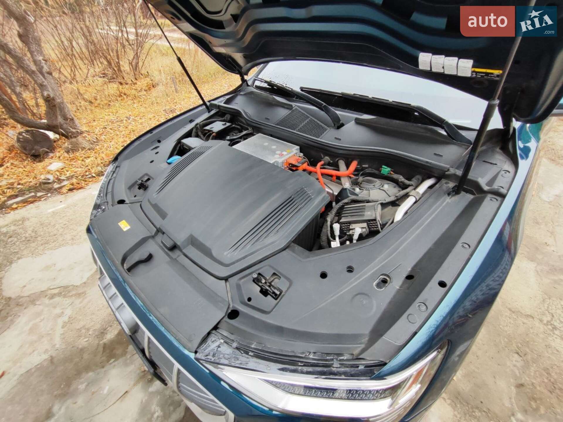 Audi e-tron 2019 VIN WA1LAAGE8KB020550 фото оголошення 18 з 28