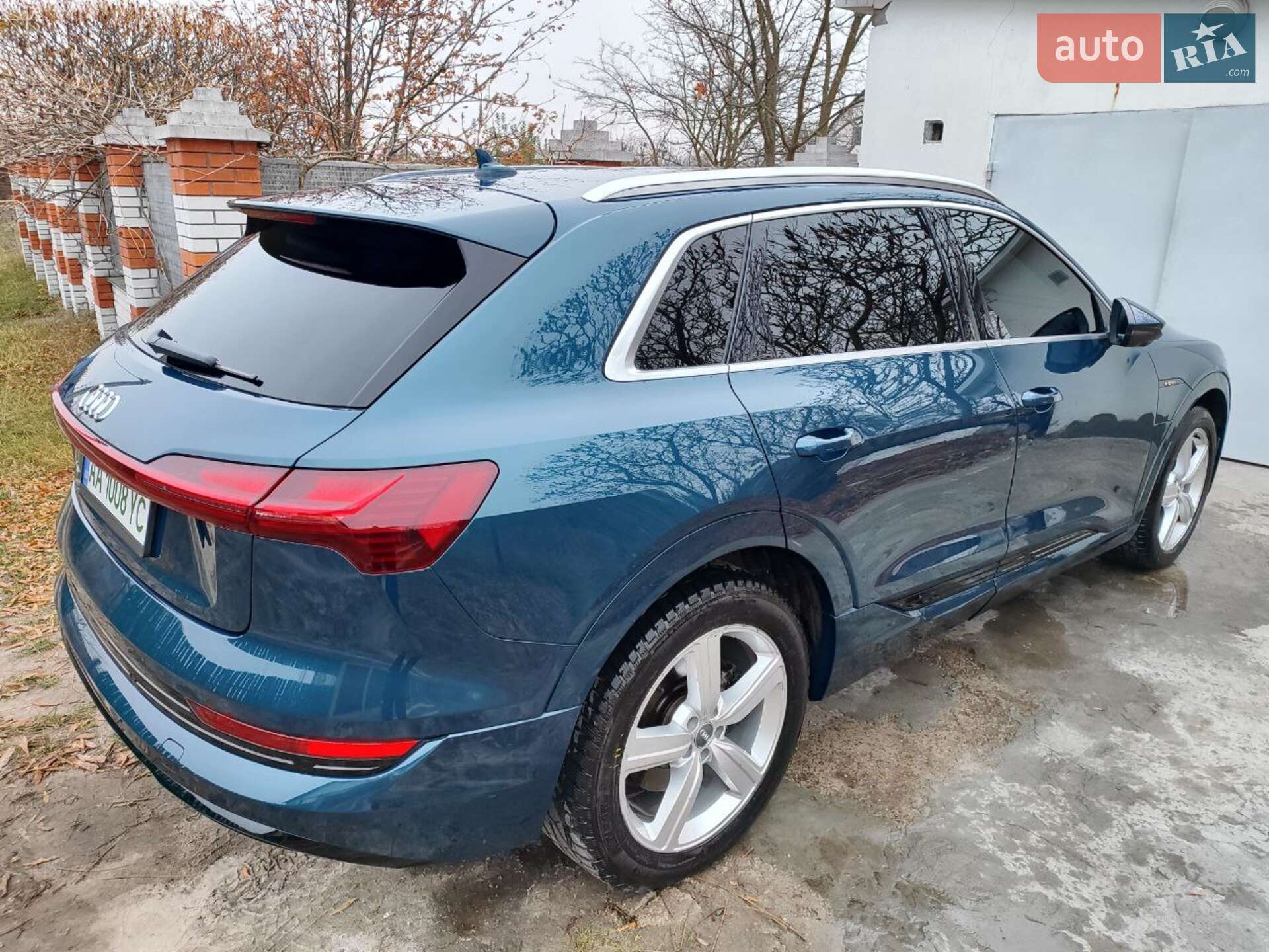 Audi e-tron 2019 VIN WA1LAAGE8KB020550 фото оголошення 23 з 28