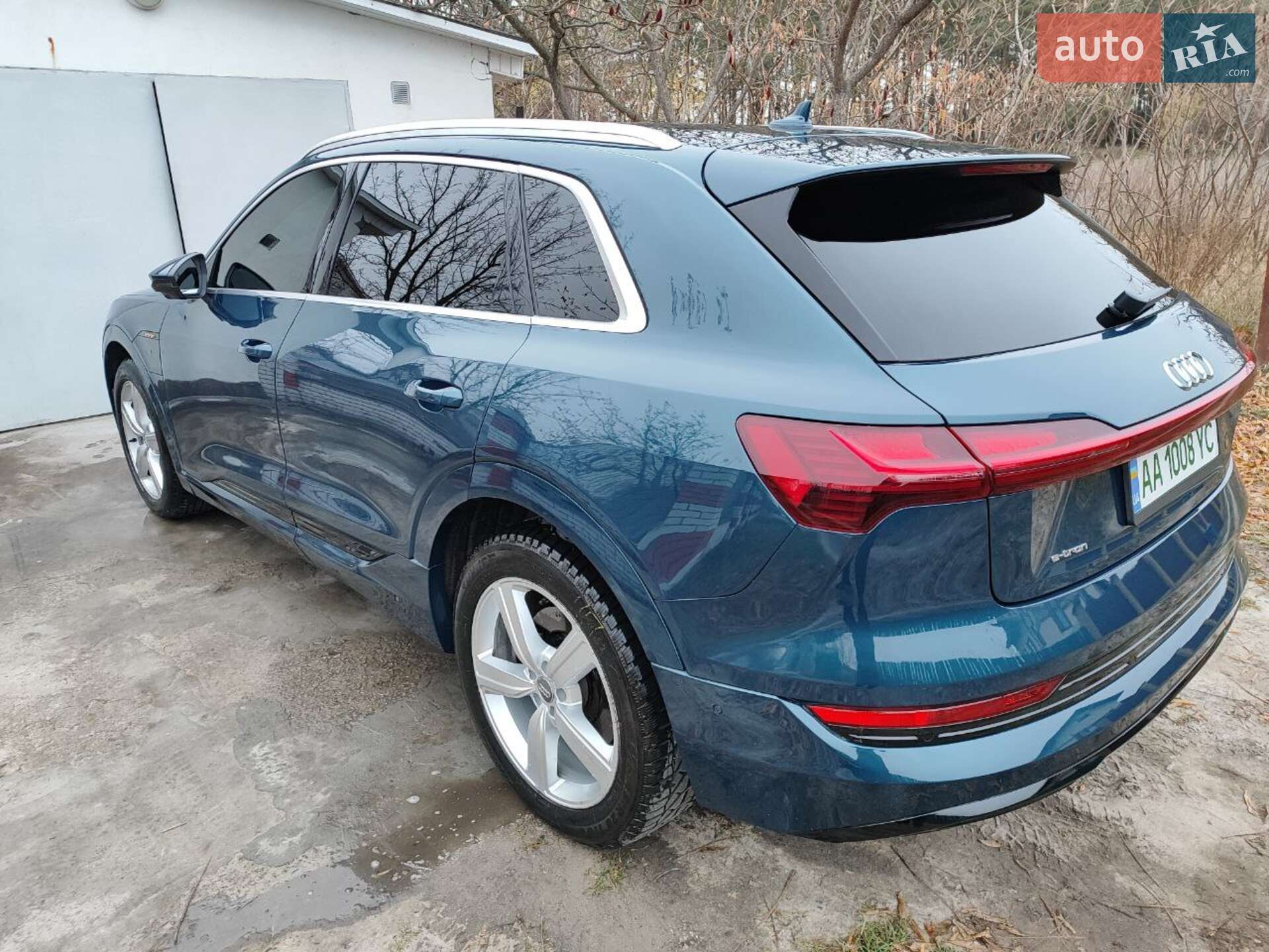 Audi e-tron 2019 VIN WA1LAAGE8KB020550 фото оголошення 24 з 28