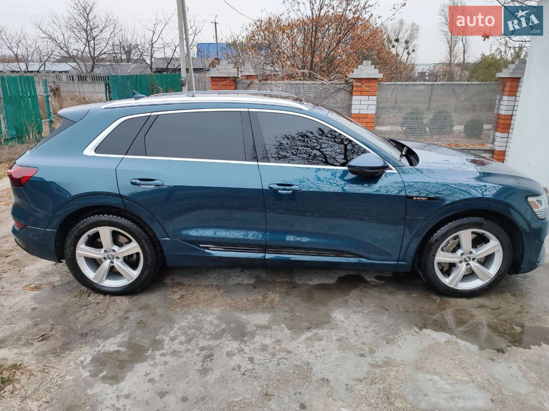 Audi e-tron 2019 VIN WA1LAAGE8KB020550 фото оголошення 27 з 28