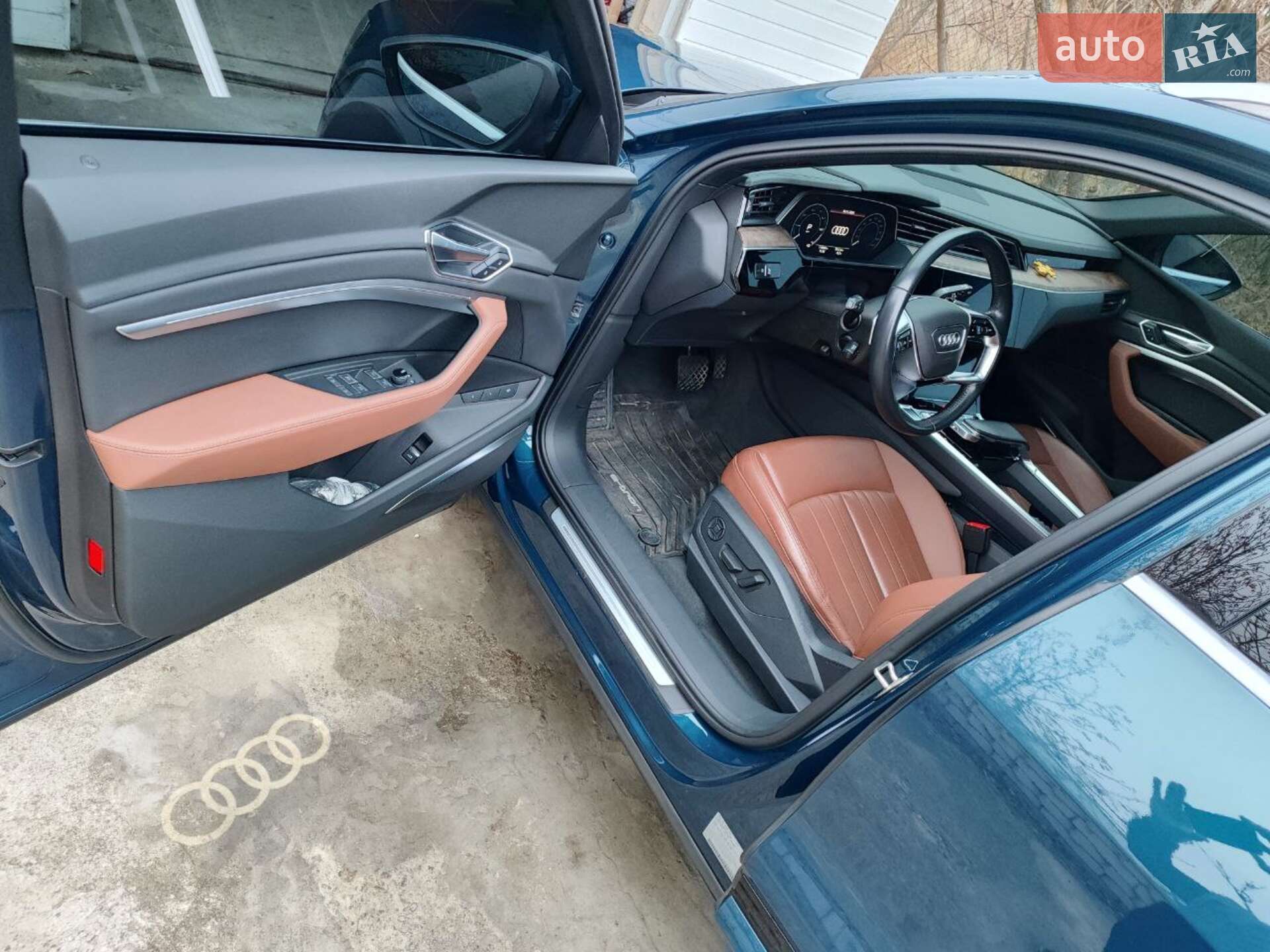 Audi e-tron 2019 VIN WA1LAAGE8KB020550 фото оголошення 28 з 28