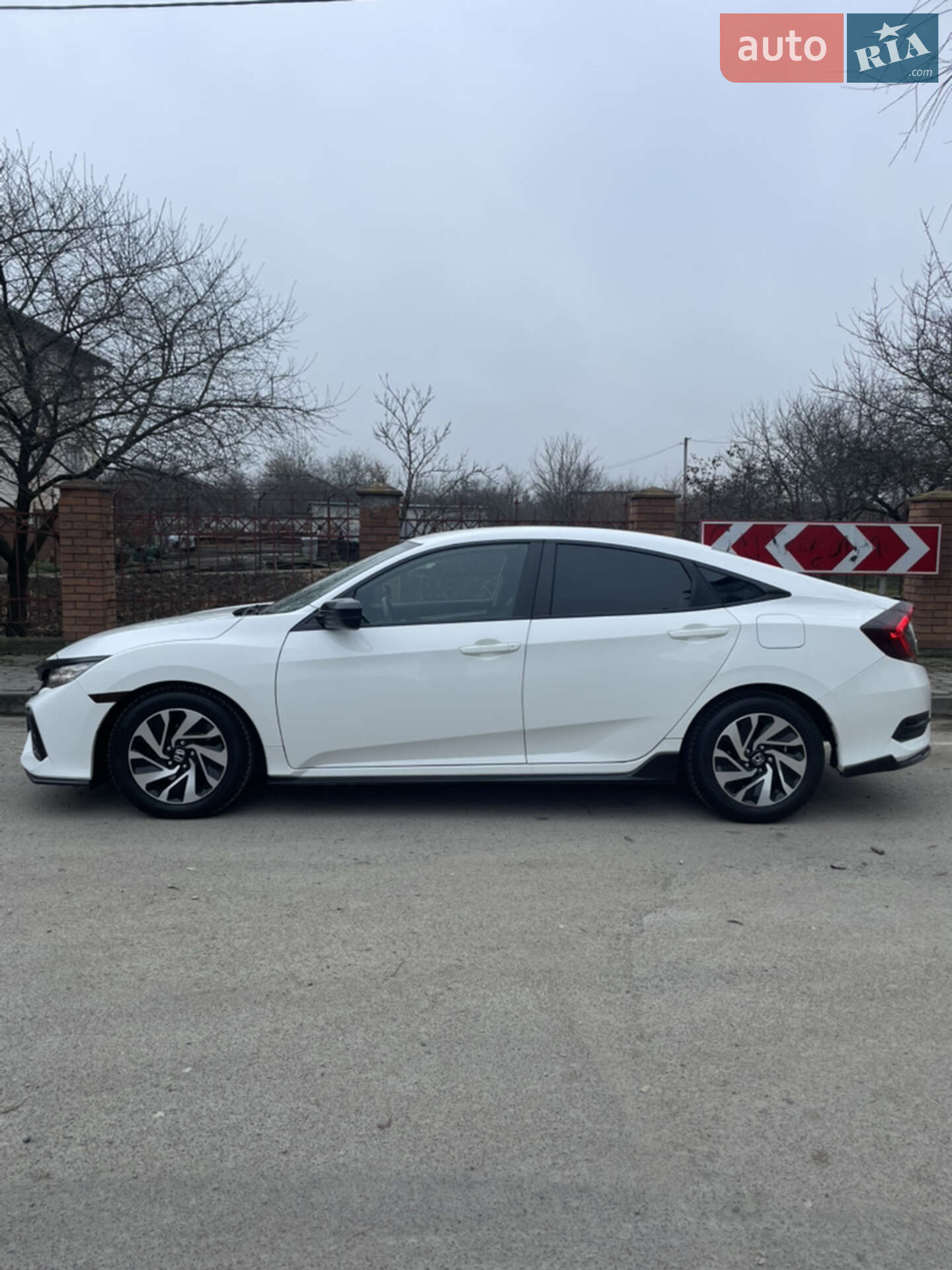 Honda Civic 2018 VIN 2HGFC2F50JH029139 фото оголошення 5 з 8
