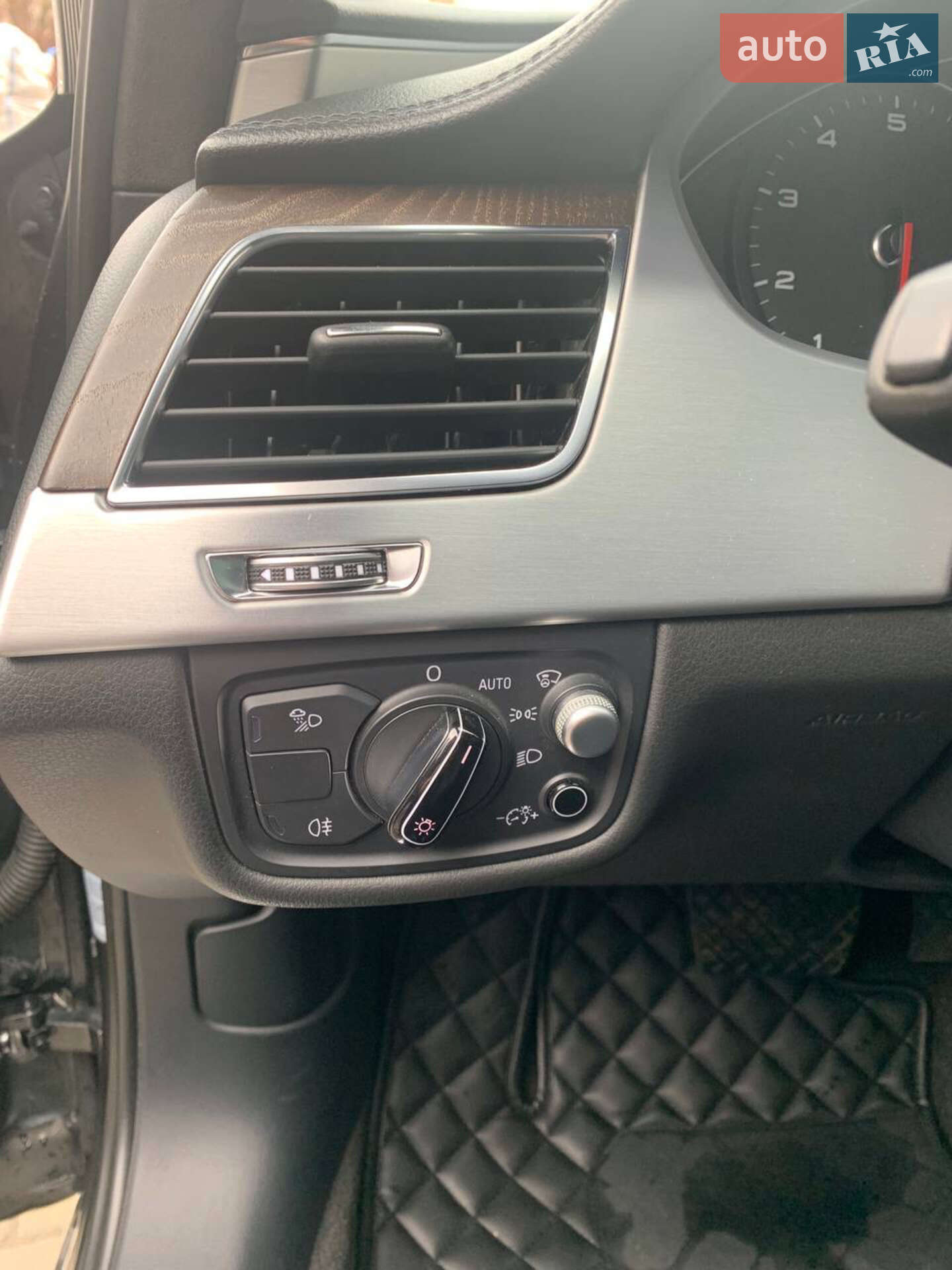 Audi A8 2014 VIN WAUJGAFD0FN009905 фото оголошення 52 з 68