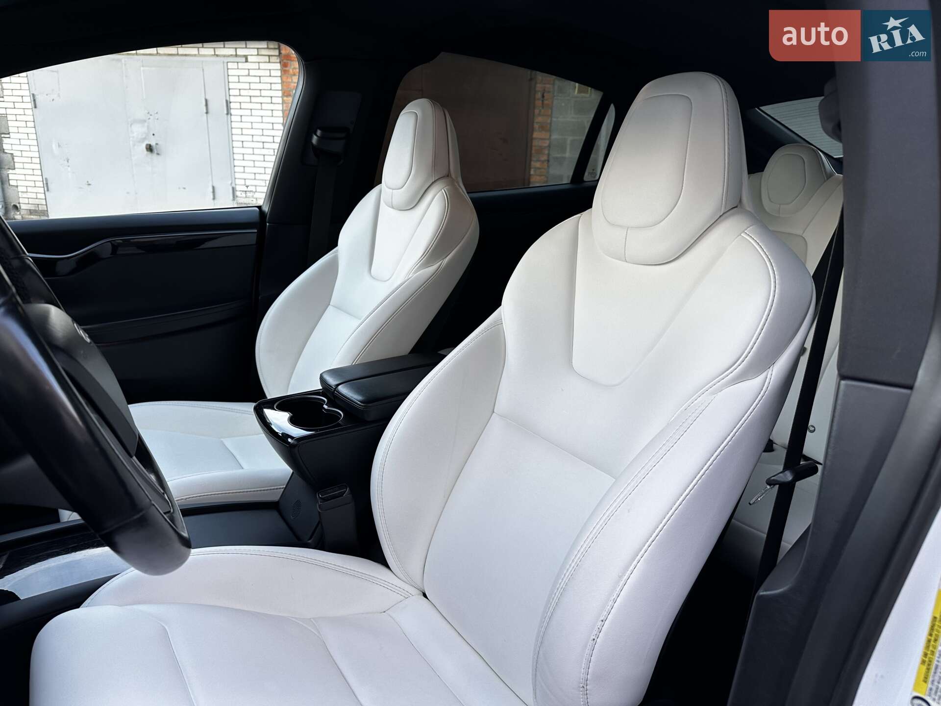 Tesla Model X 2018 VIN 5YJXCAE21JF139983 фото оголошення 14 з 31