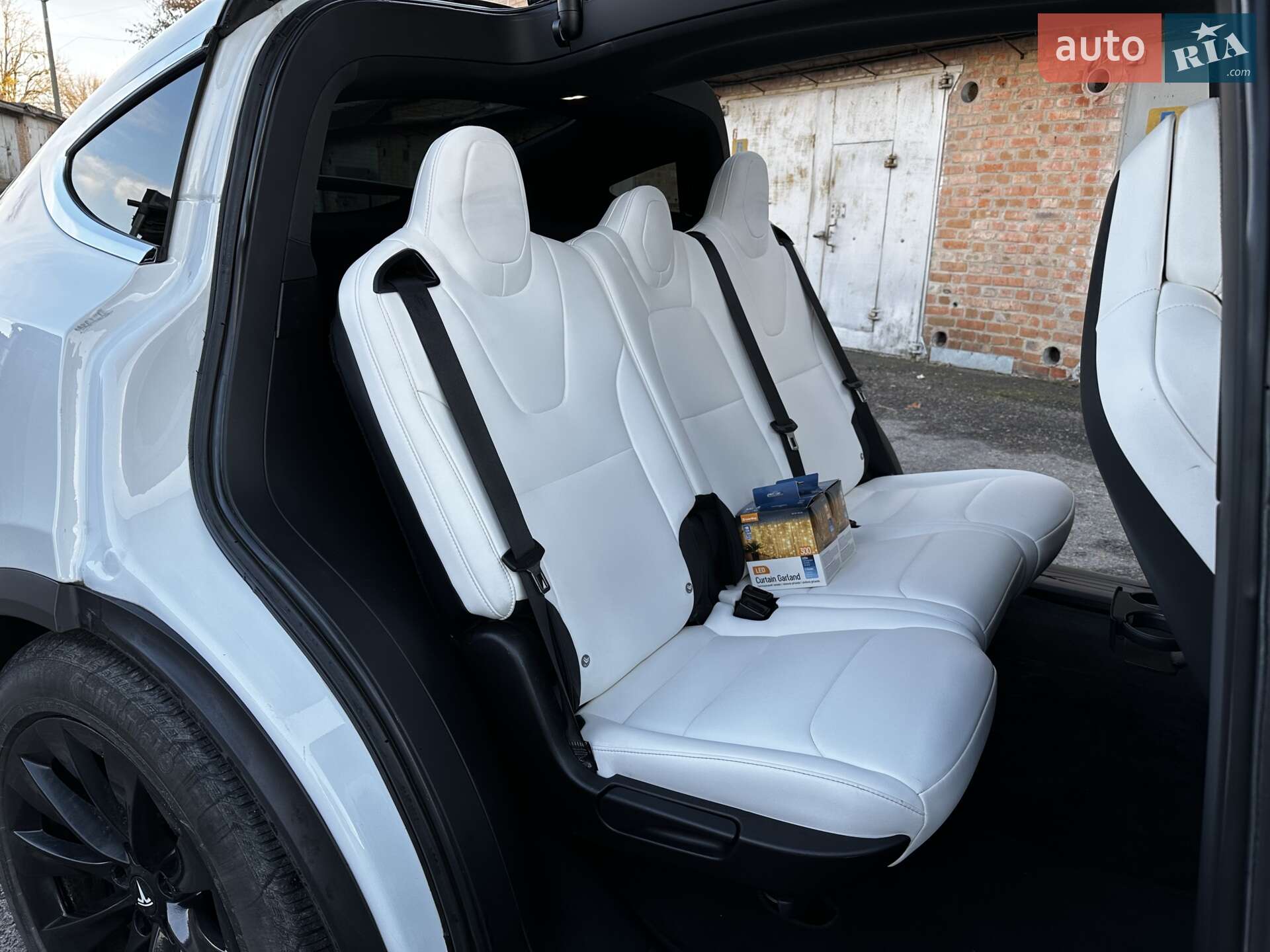 Tesla Model X 2018 VIN 5YJXCAE21JF139983 фото оголошення 23 з 31