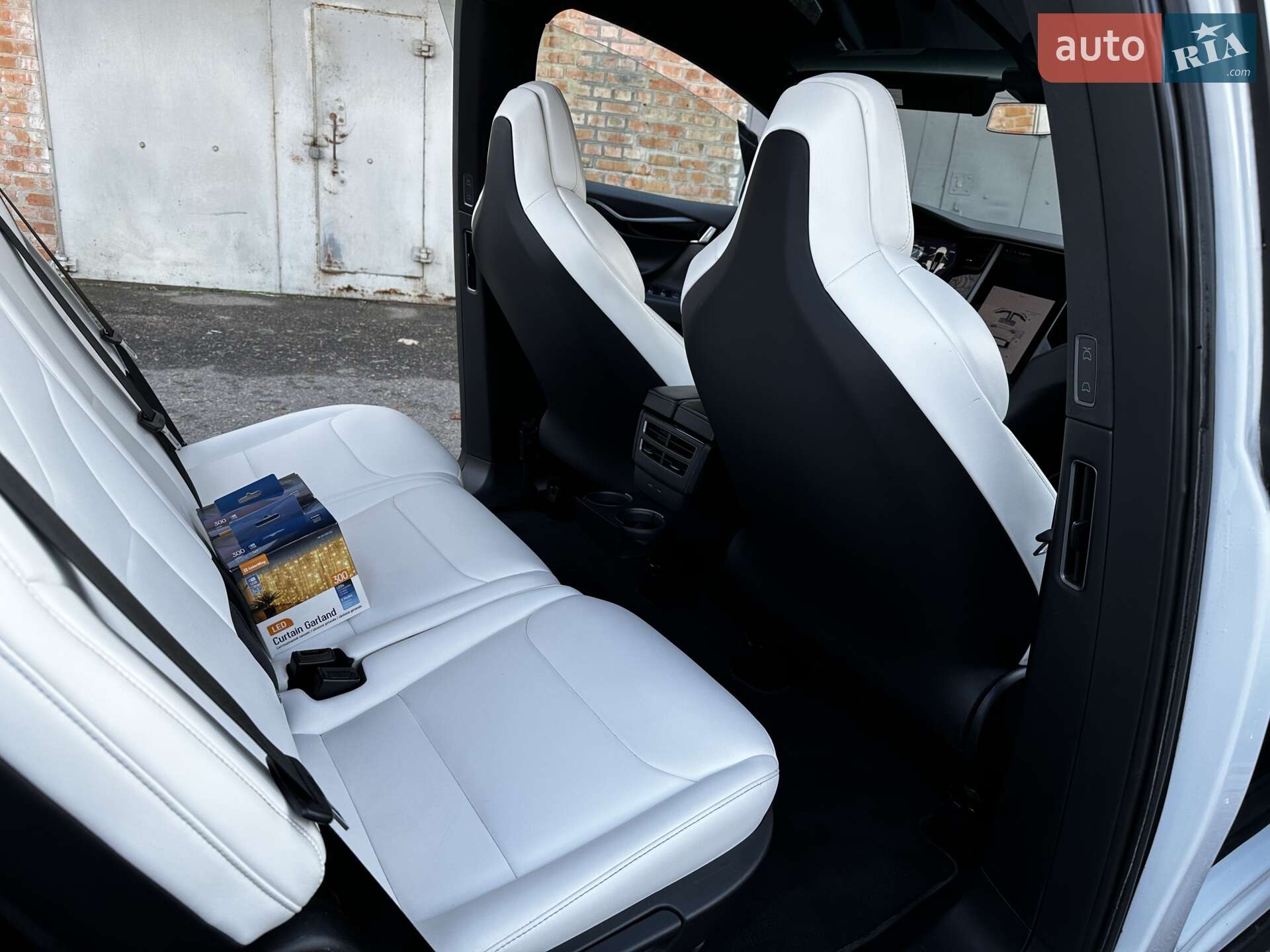 Tesla Model X 2018 VIN 5YJXCAE21JF139983 фото оголошення 25 з 31