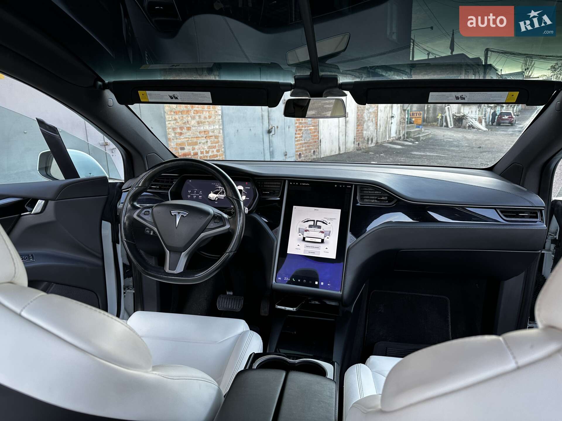 Tesla Model X 2018 VIN 5YJXCAE21JF139983 фото оголошення 26 з 31