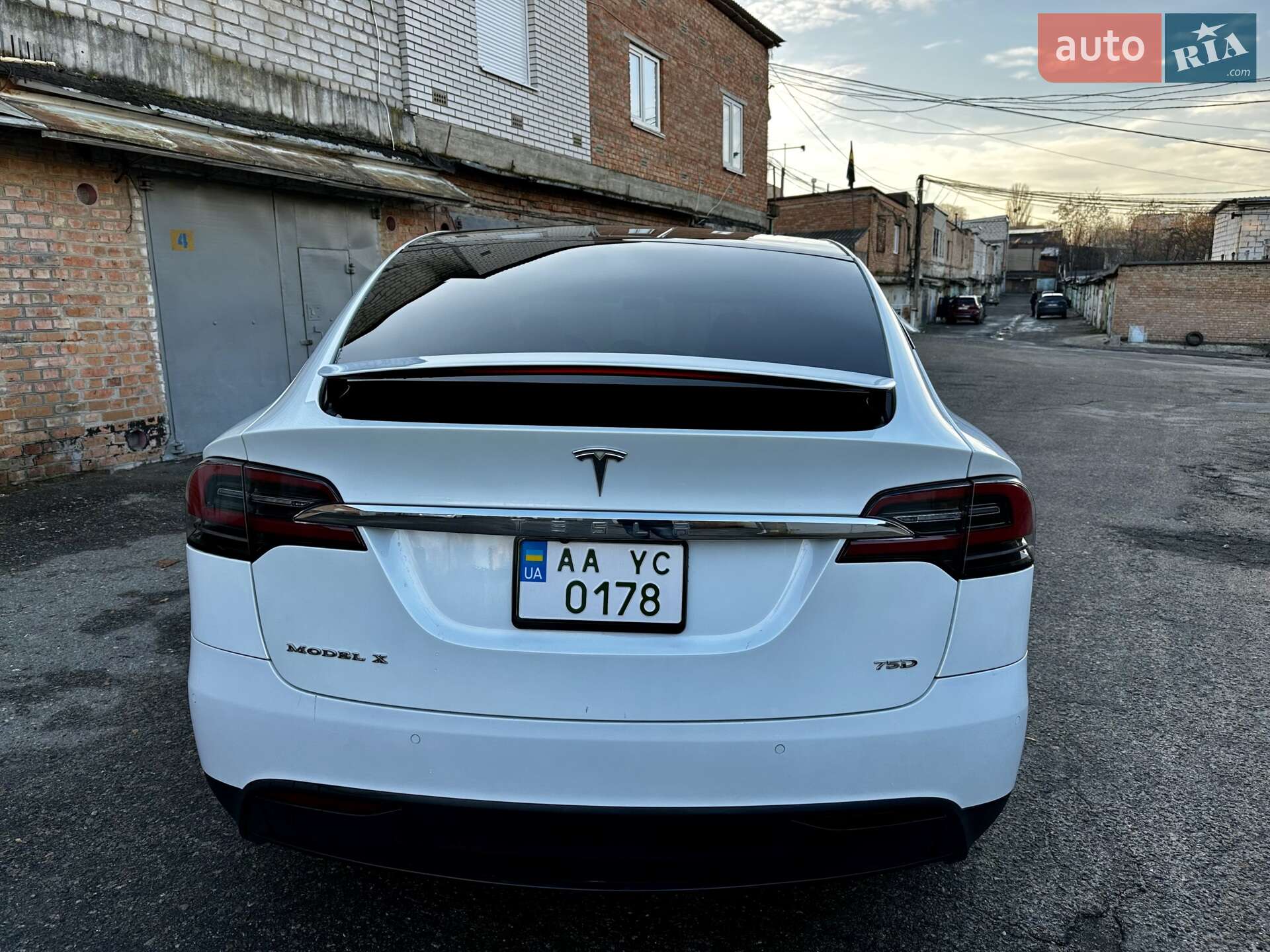 Tesla Model X 2018 VIN 5YJXCAE21JF139983 фото оголошення 30 з 31