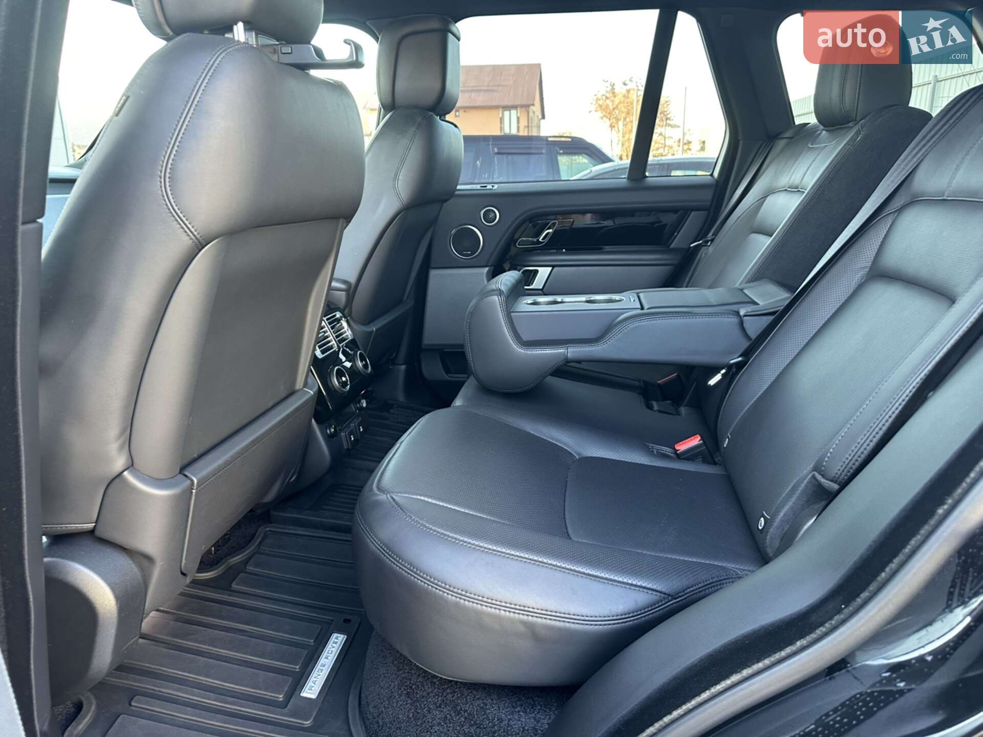 Land Rover Range Rover 2018 VIN SALGA2BJ1JA500539 фото оголошення 16 з 33