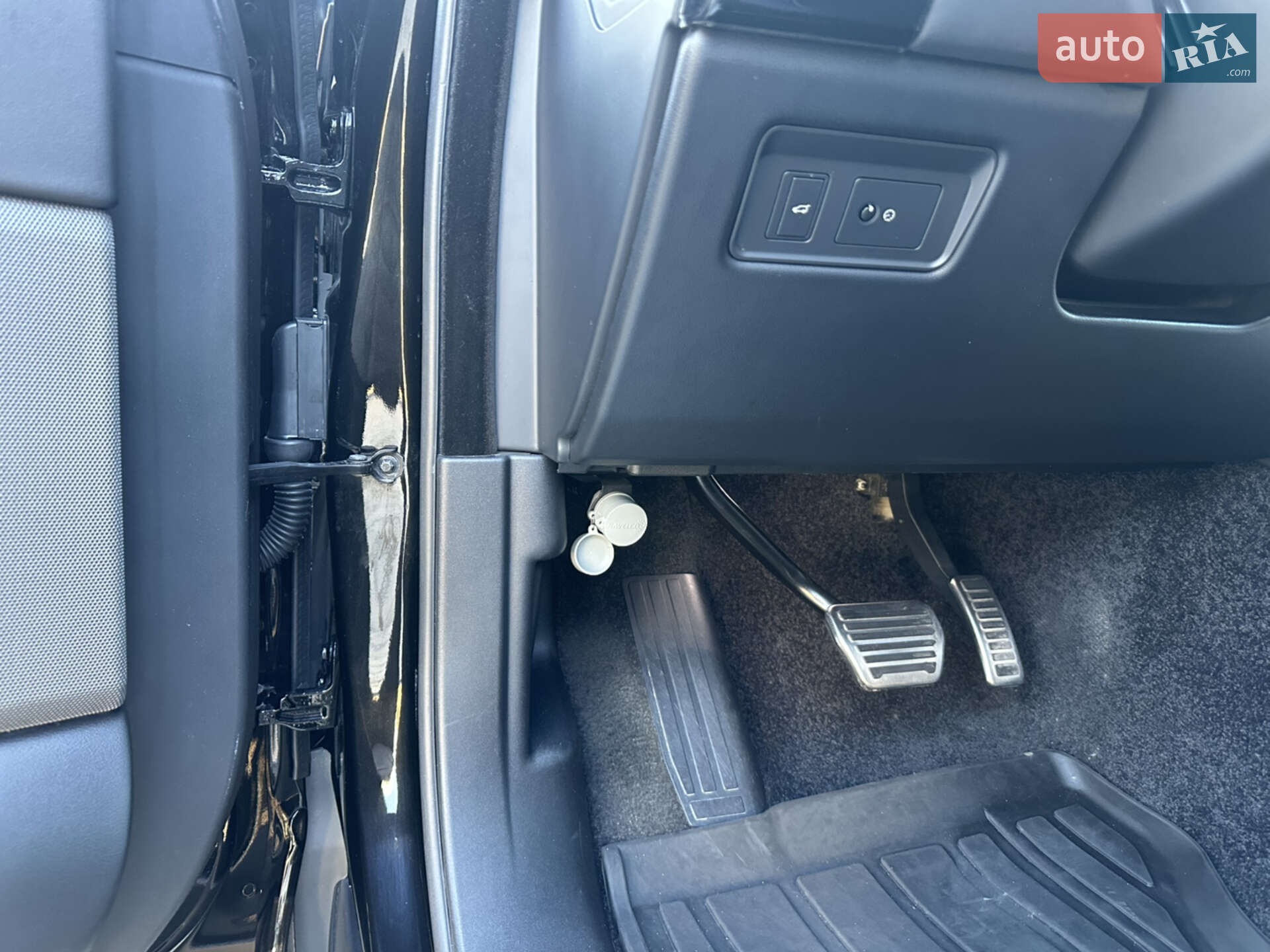 Land Rover Range Rover 2018 VIN SALGA2BJ1JA500539 фото оголошення 30 з 33