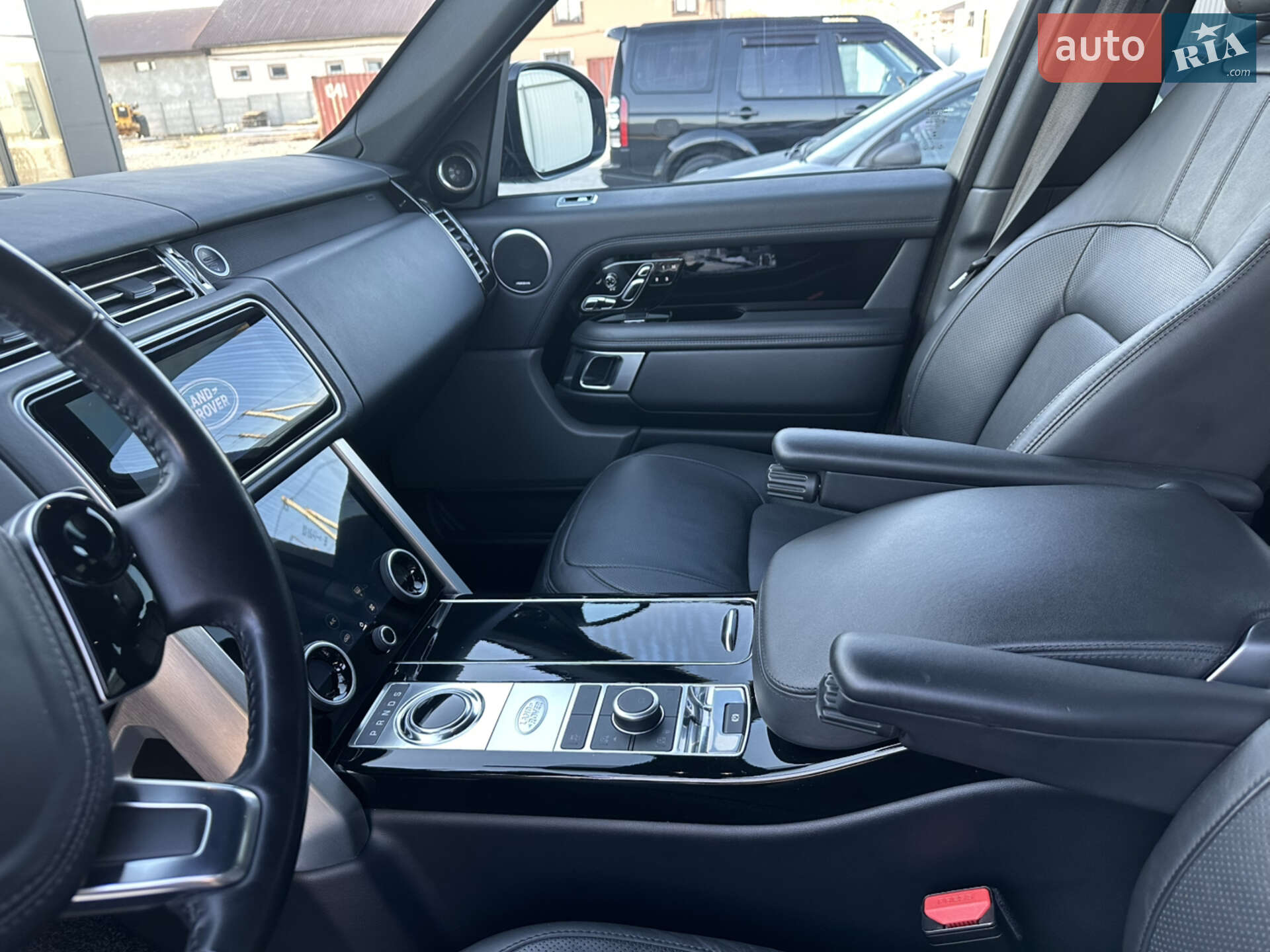 Land Rover Range Rover 2018 VIN SALGA2BJ1JA500539 фото оголошення 31 з 33