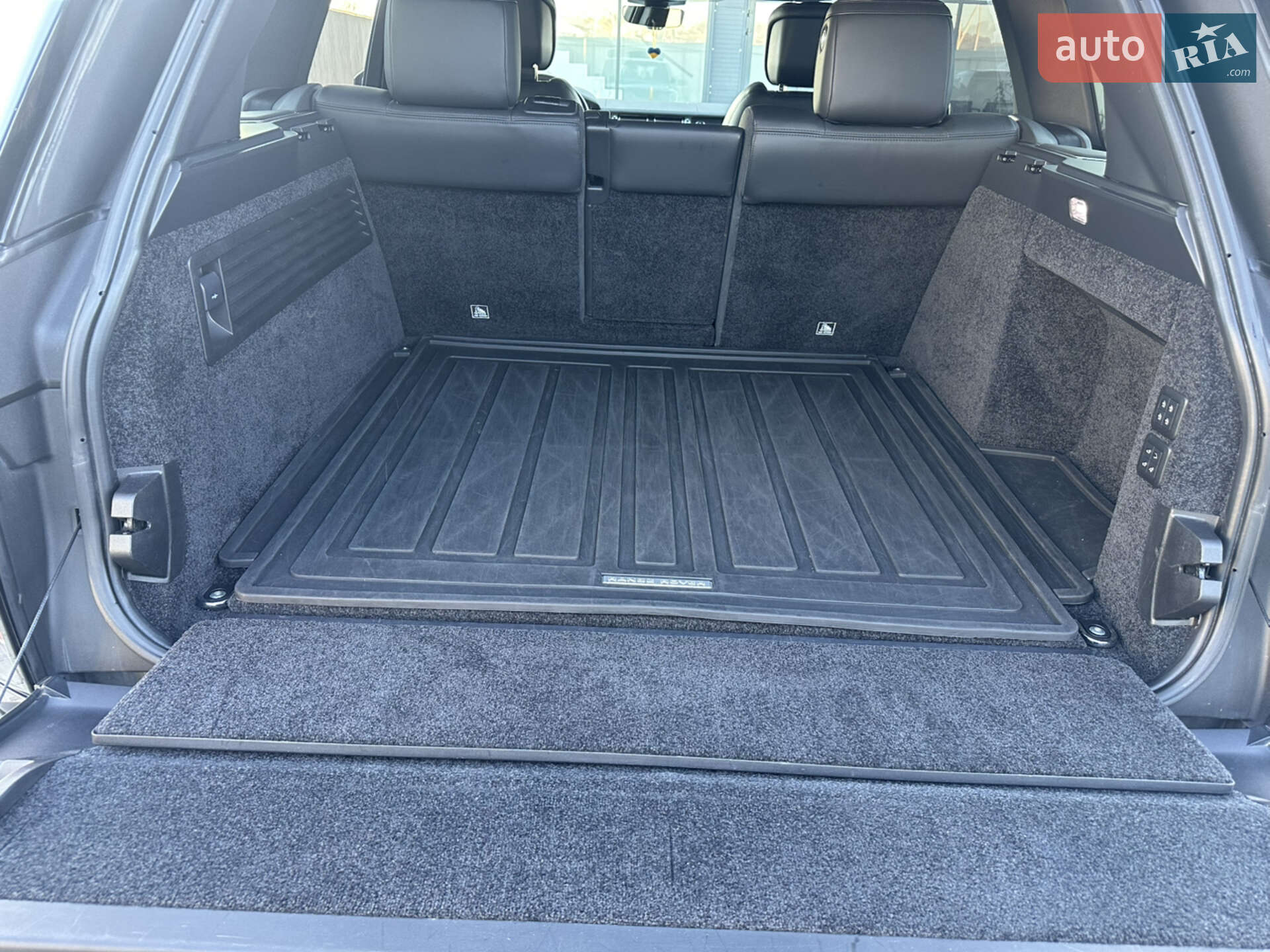 Land Rover Range Rover 2018 VIN SALGA2BJ1JA500539 фото оголошення 29 з 33
