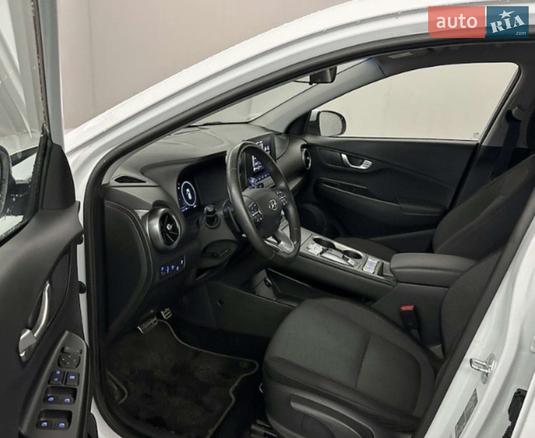 Hyundai Kona Electric 2021 VIN TMAK281HFMJ035779 фото оголошення 3 з 29