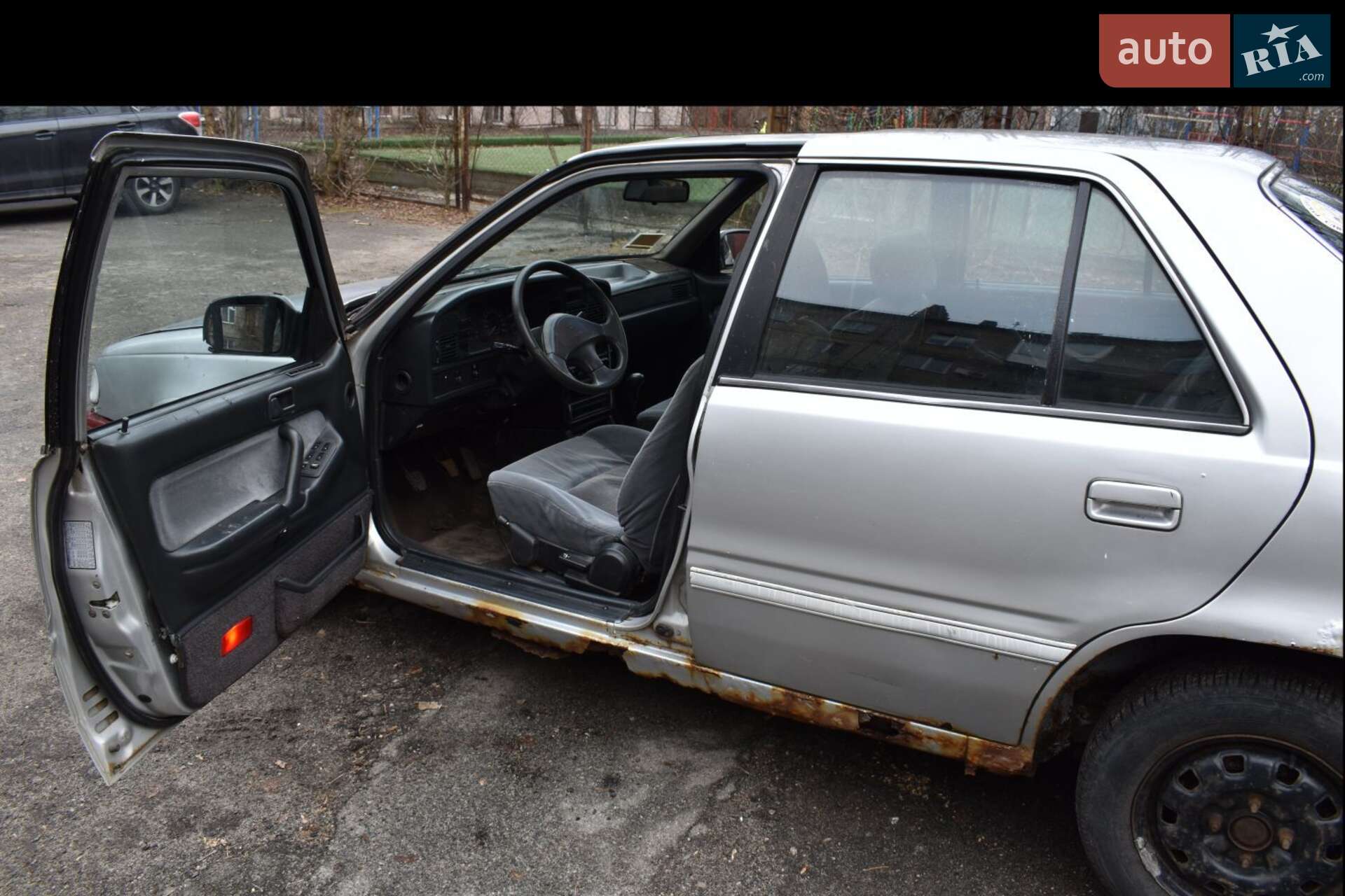Hyundai Sonata 1991 VIN KMHBF31FPNU352298 фото оголошення 3 з 18