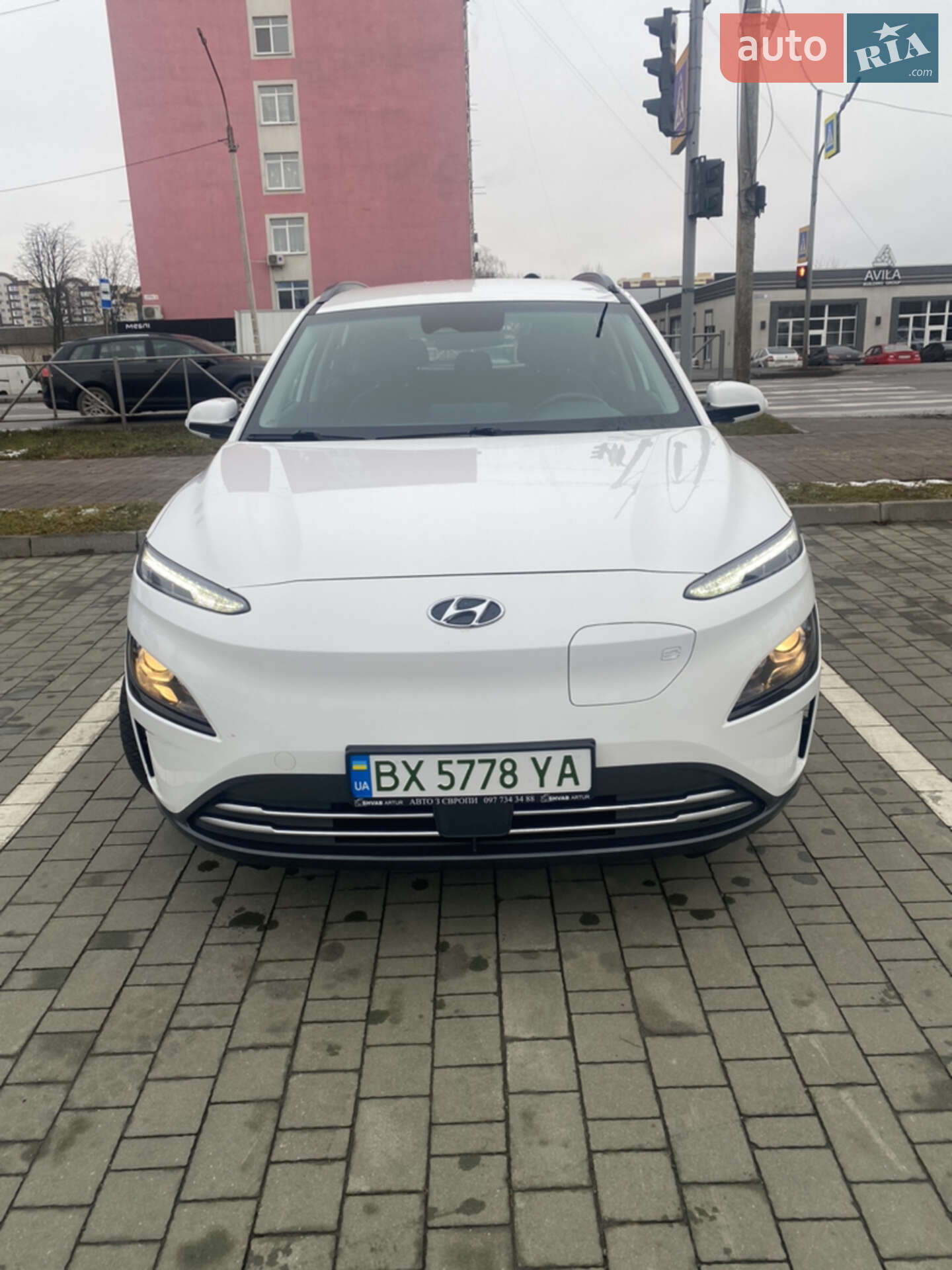 Hyundai Kona Electric 2021 VIN TMAK281HFMJ035779 фото оголошення 10 з 25