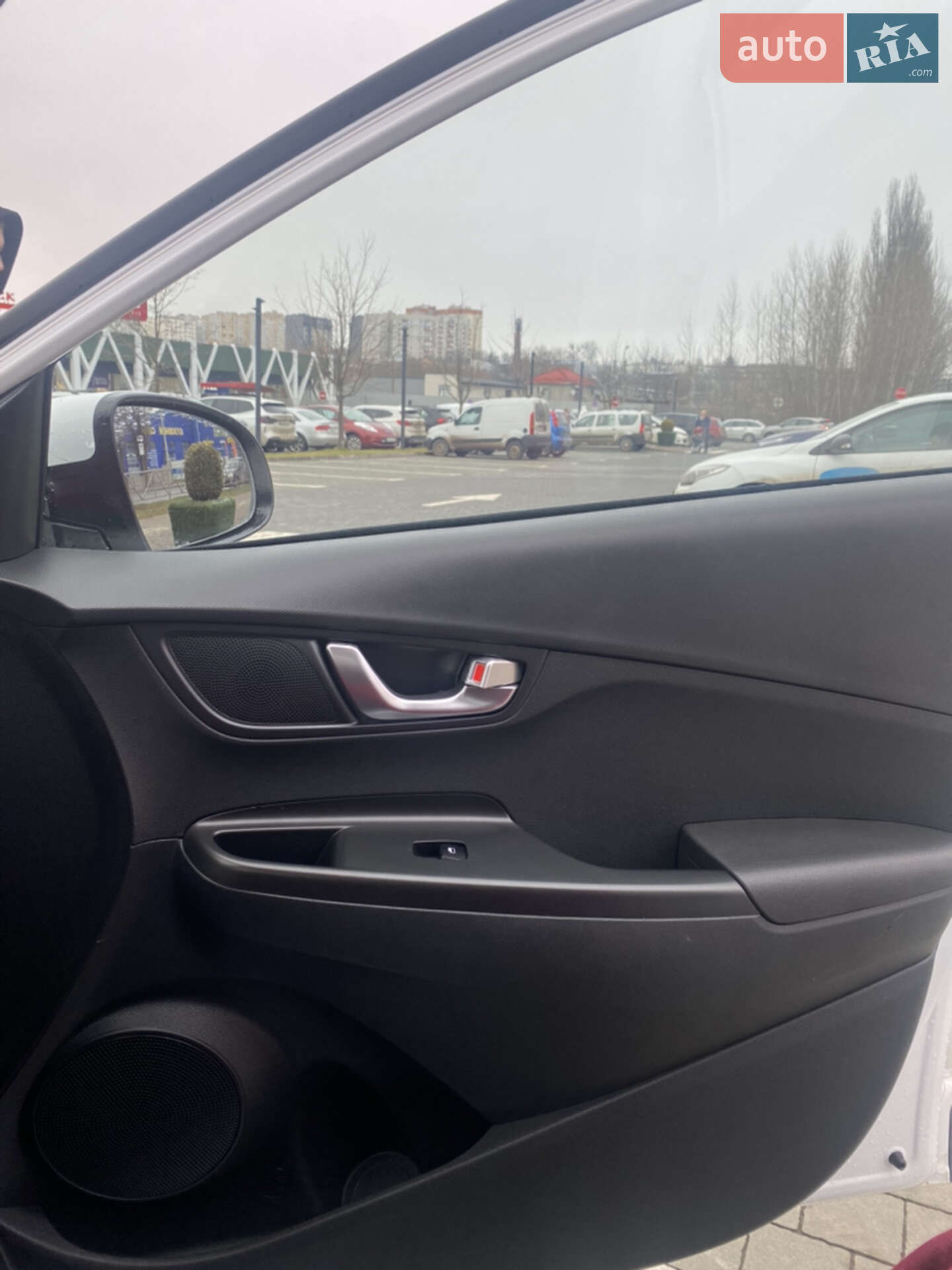 Hyundai Kona Electric 2021 VIN TMAK281HFMJ035779 фото оголошення 18 з 25