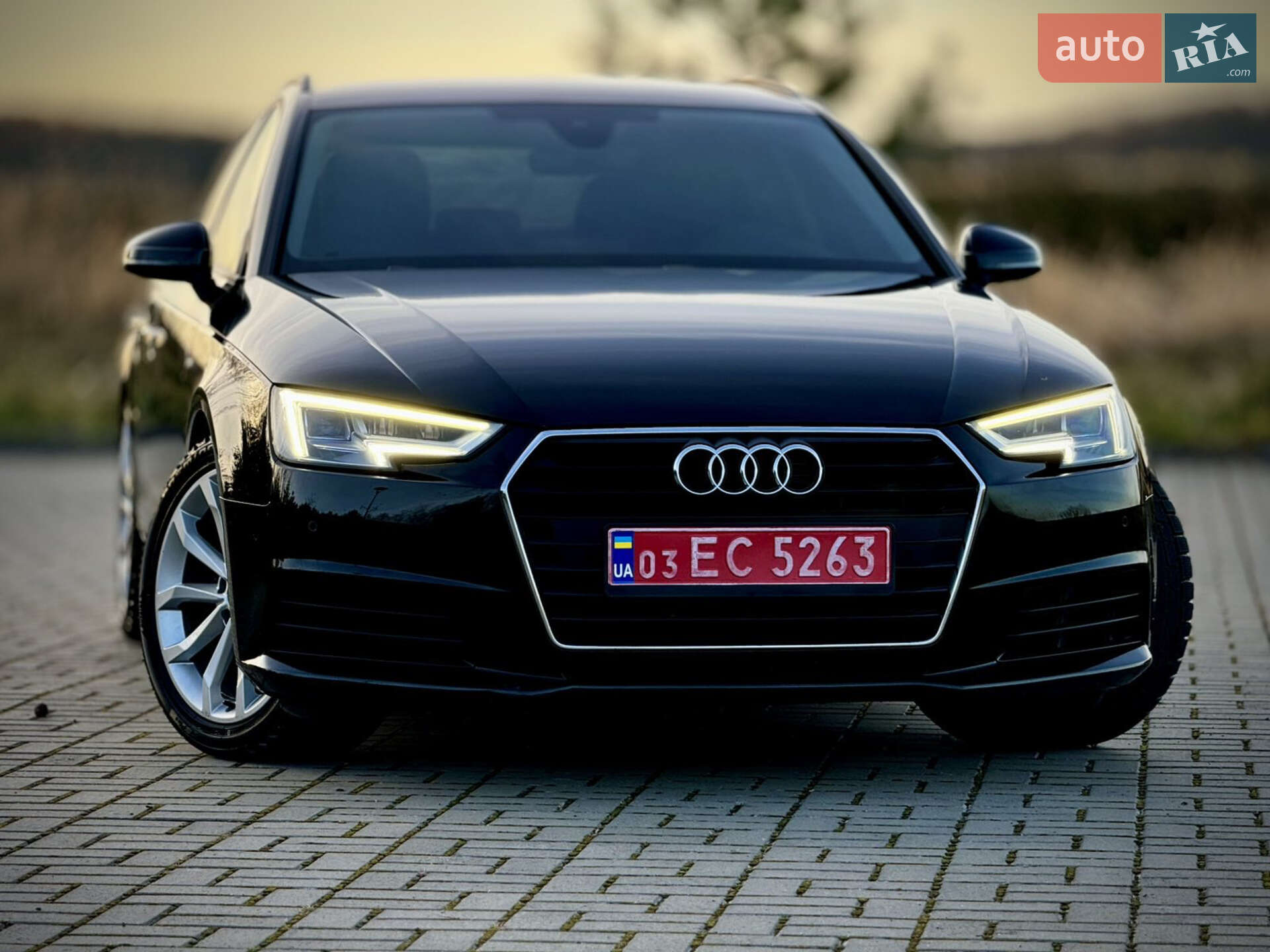 Audi A4 2019 VIN WAUZZZF47KA079088 фото оголошення 4 з 37
