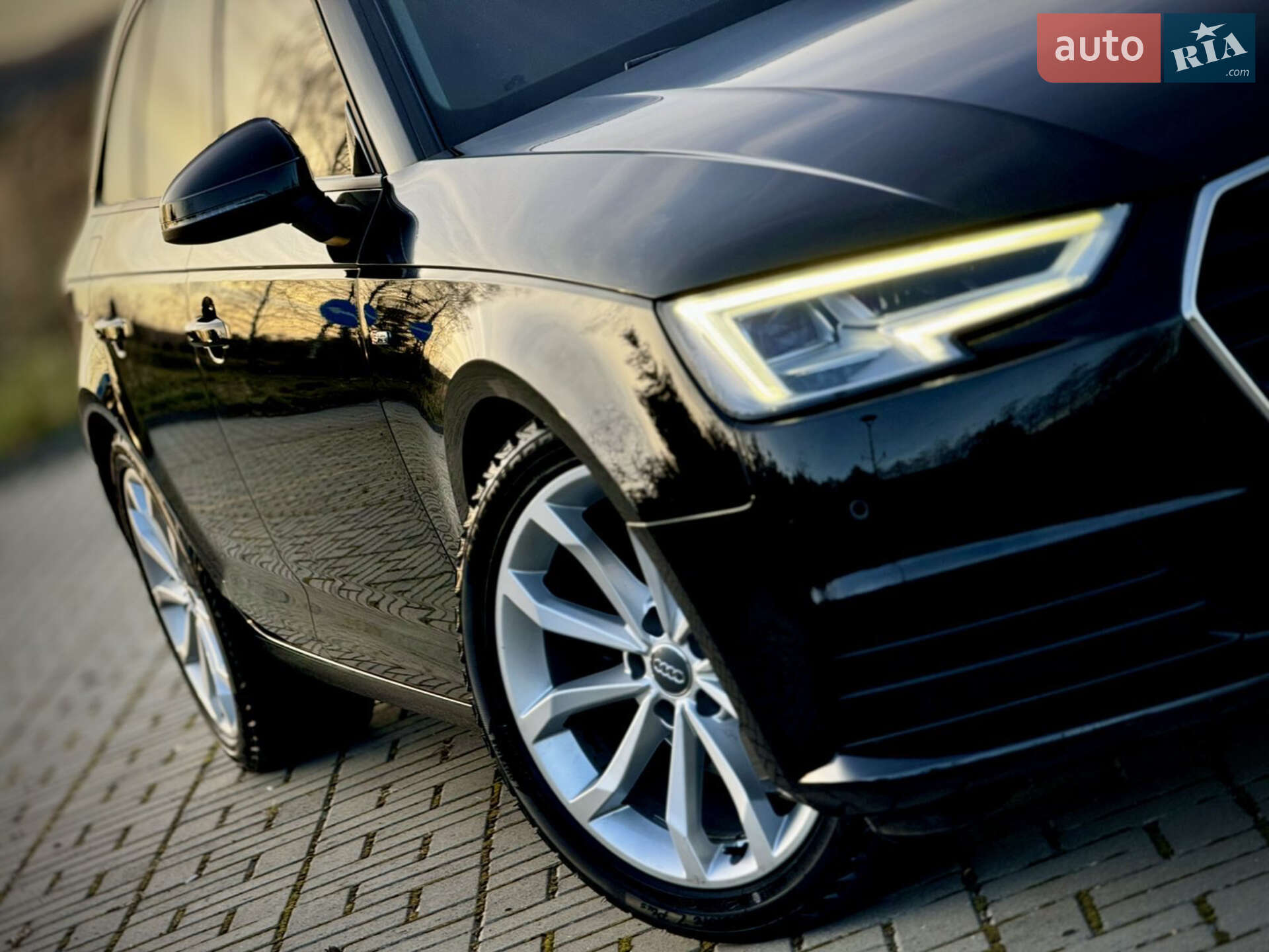 Audi A4 2019 VIN WAUZZZF47KA079088 фото оголошення 3 з 37