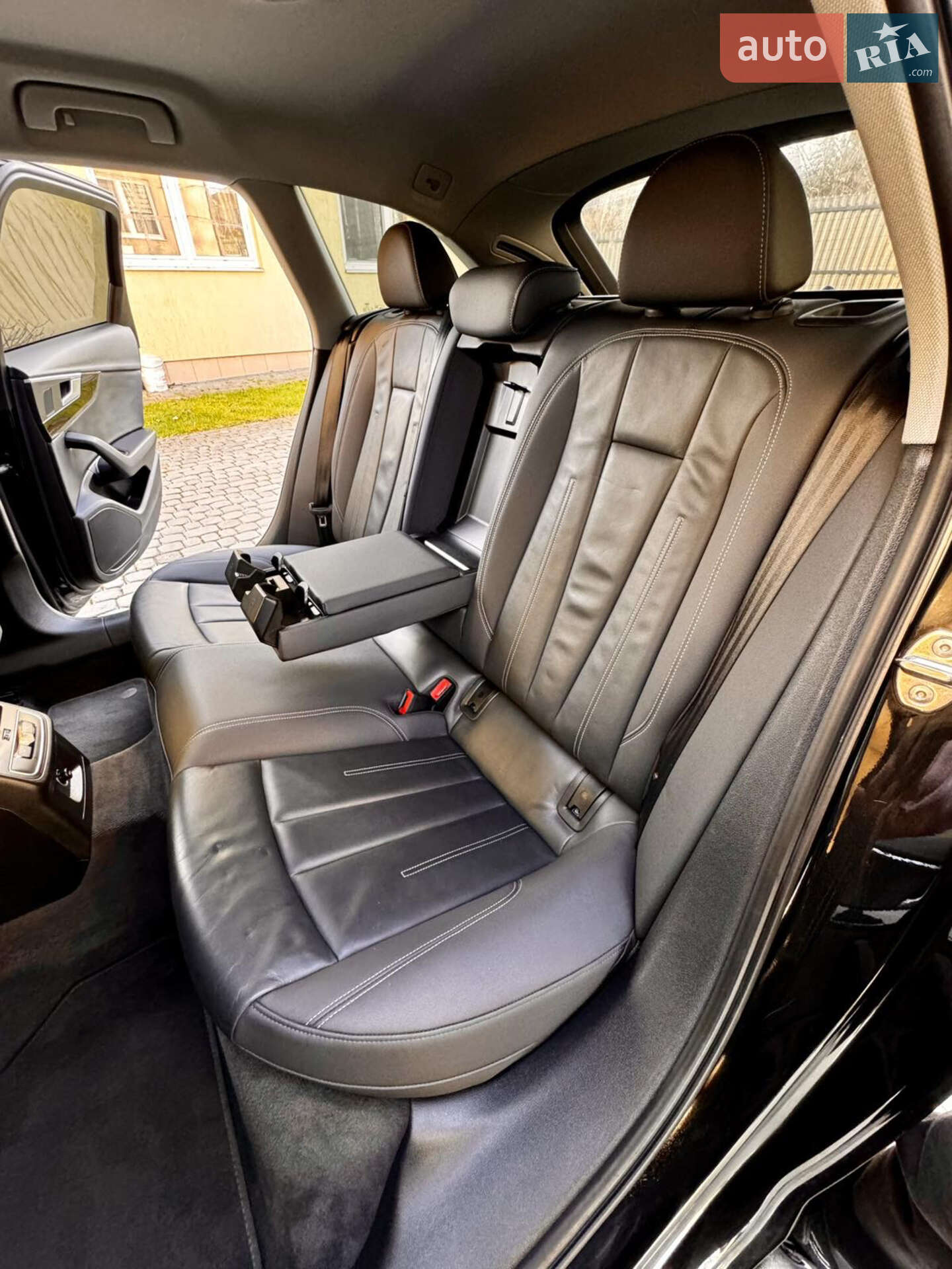 Audi A4 2019 VIN WAUZZZF47KA079088 фото оголошення 9 з 37