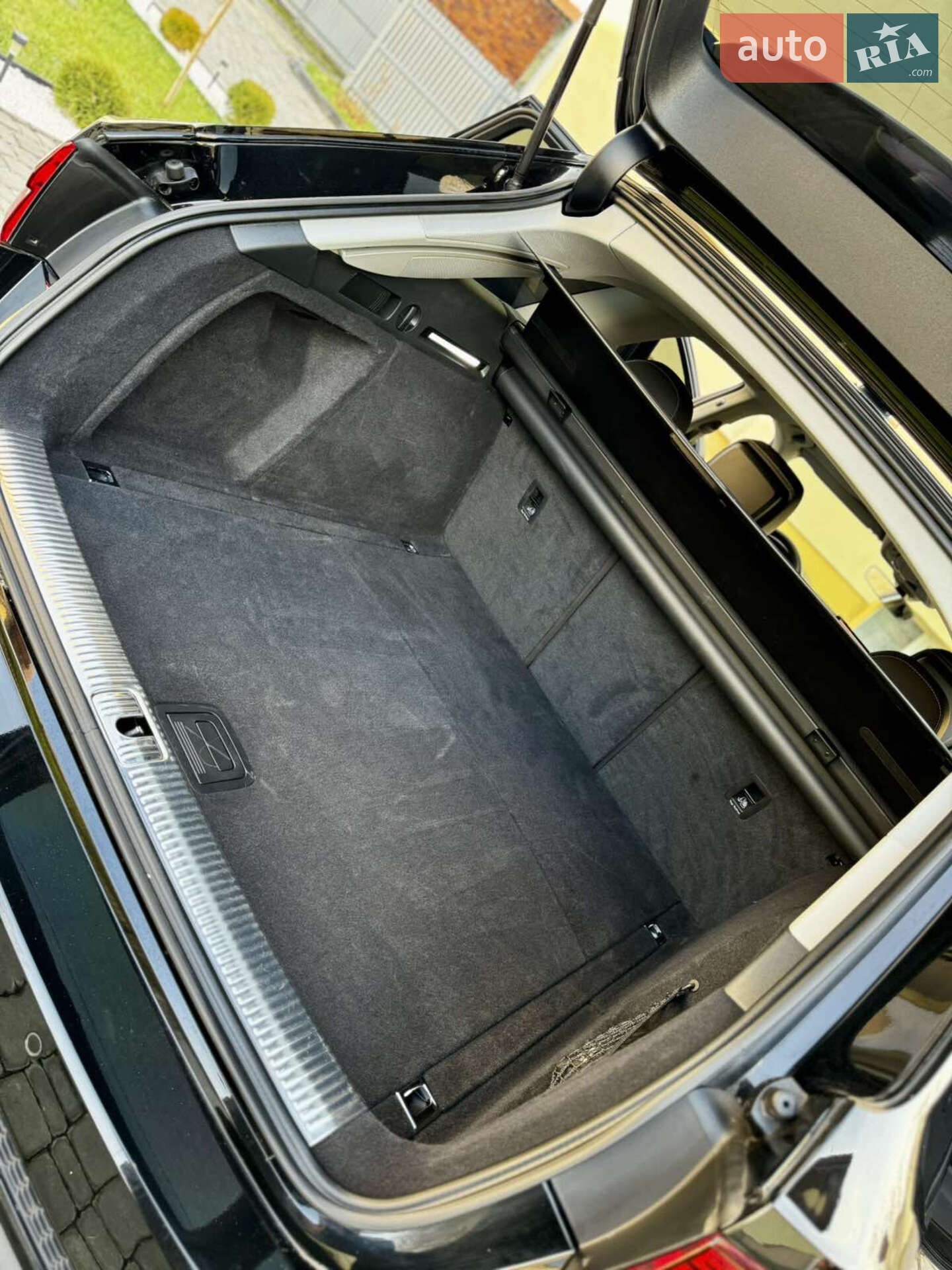 Audi A4 2019 VIN WAUZZZF47KA079088 фото оголошення 11 з 37