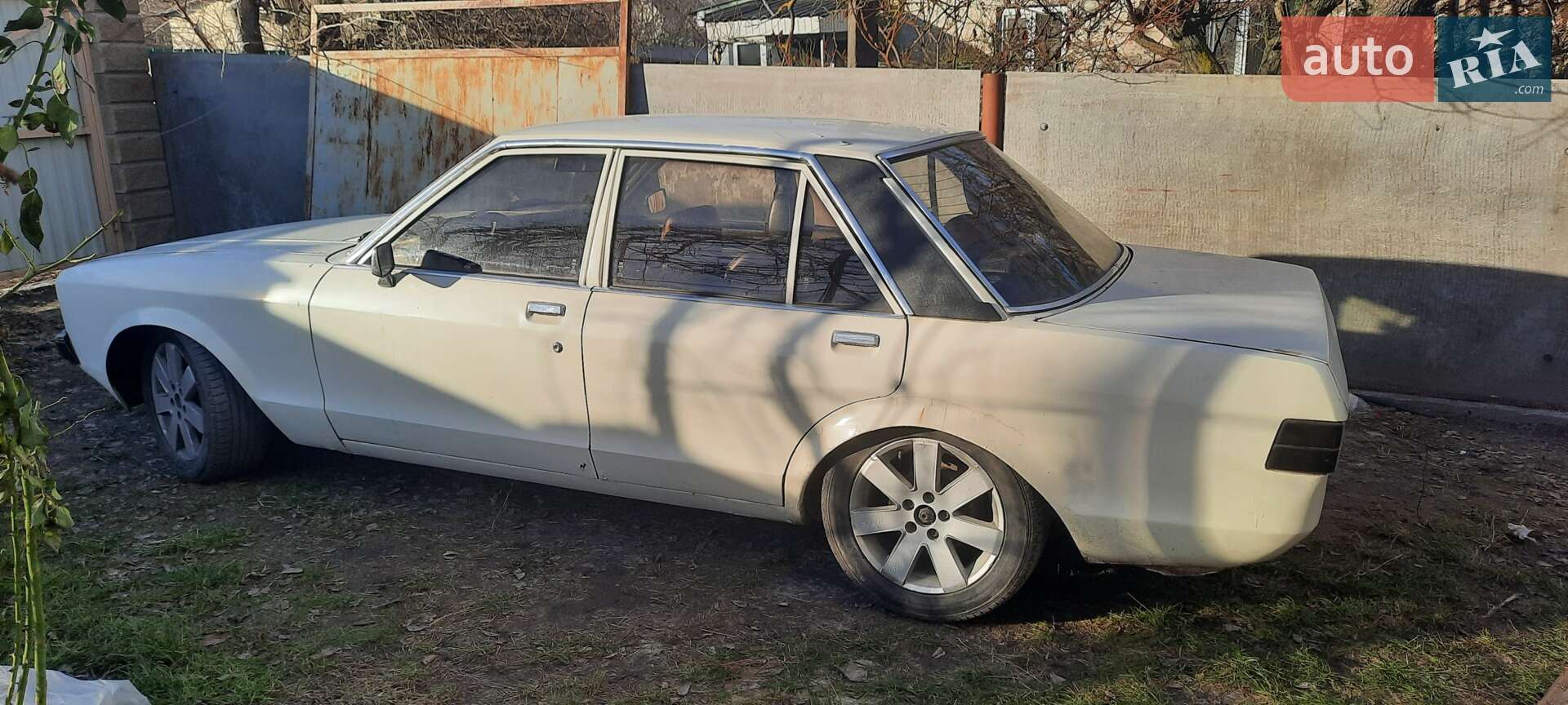 Ford Granada 1982 VIN WF0GAG00RCUR46320 фото оголошення 3 з 6