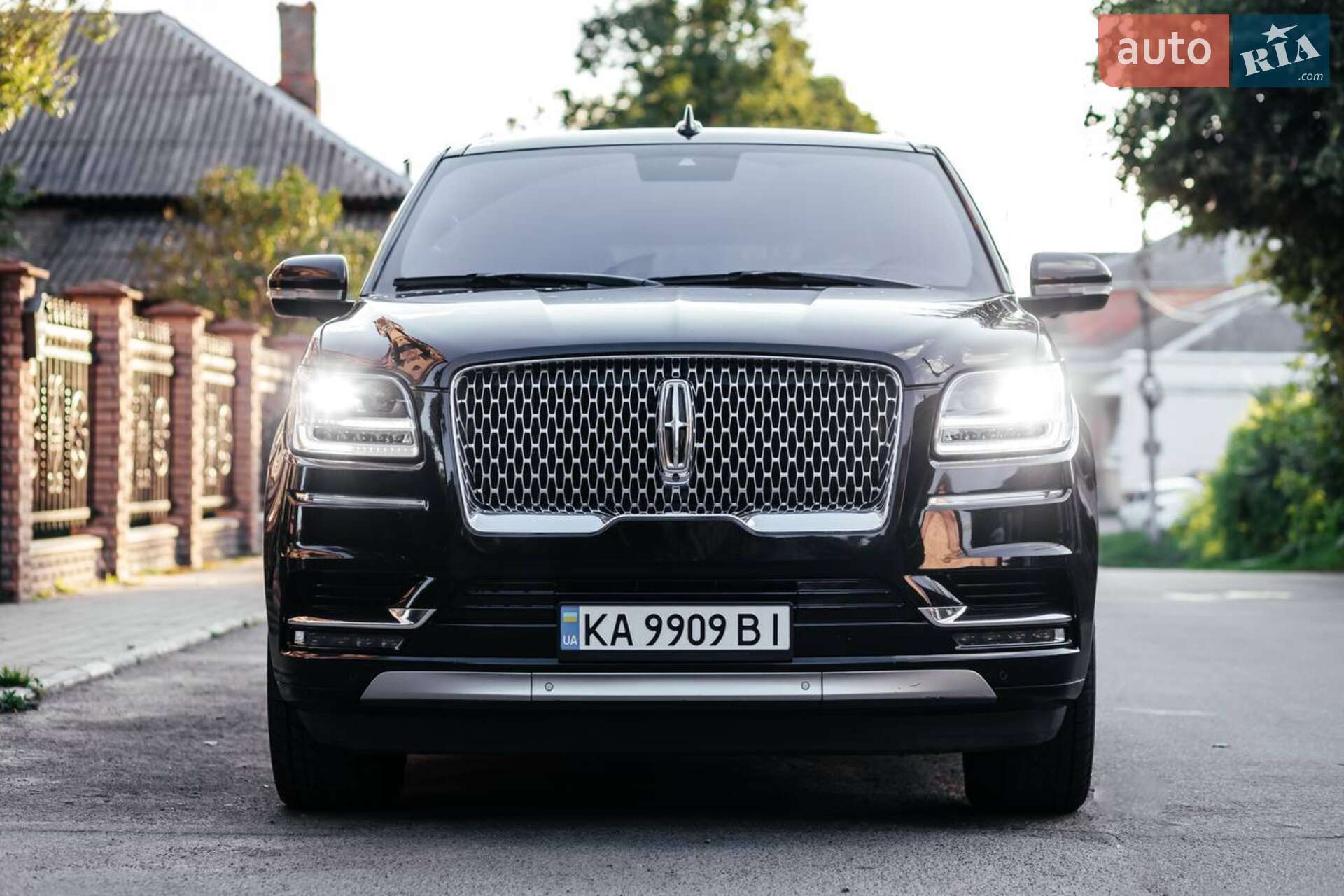 Lincoln Navigator 2018 VIN 5LMJJ2LT7JEL15409 фото оголошення 13 з 46