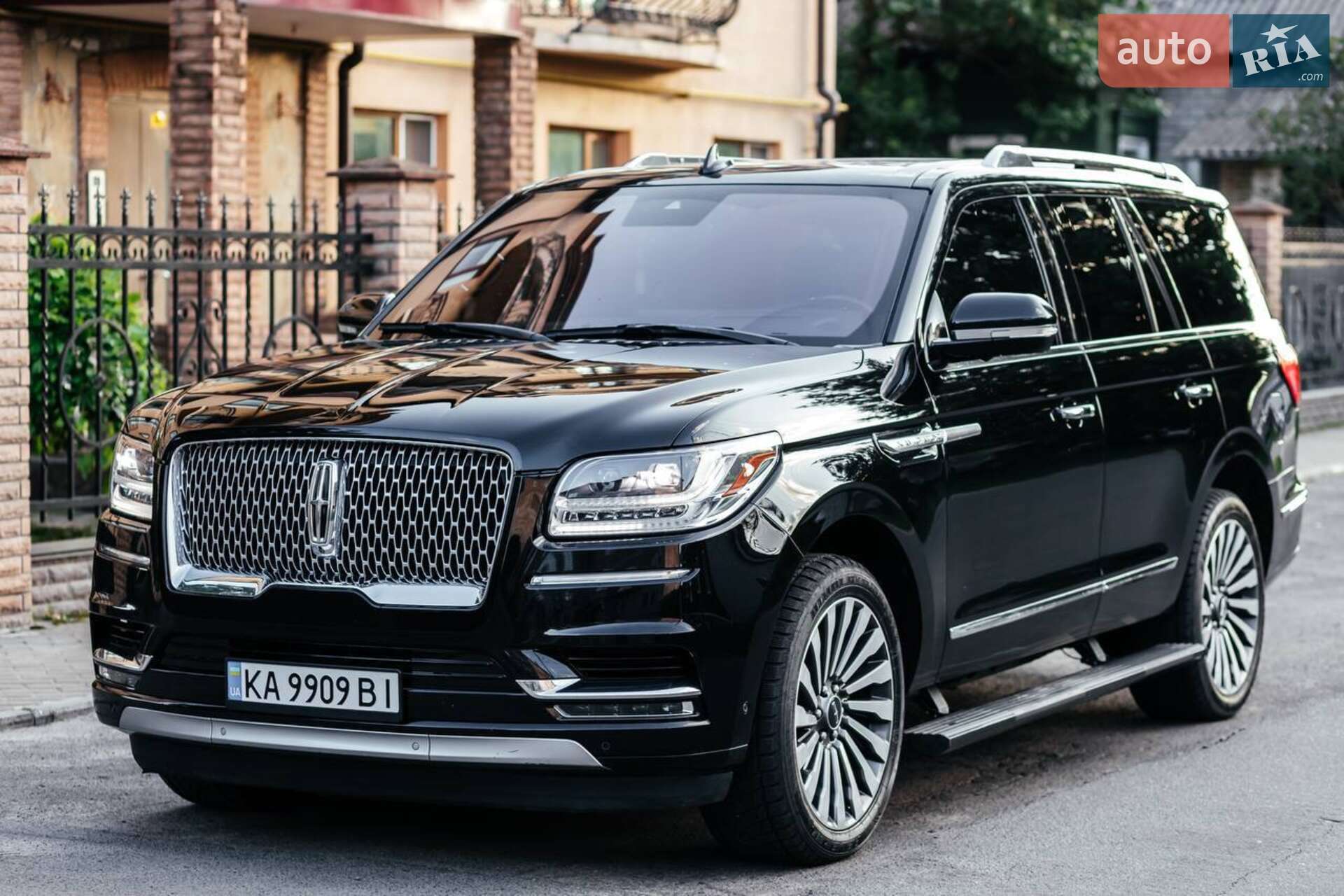 Lincoln Navigator 2018 VIN 5LMJJ2LT7JEL15409 фото оголошення 14 з 46