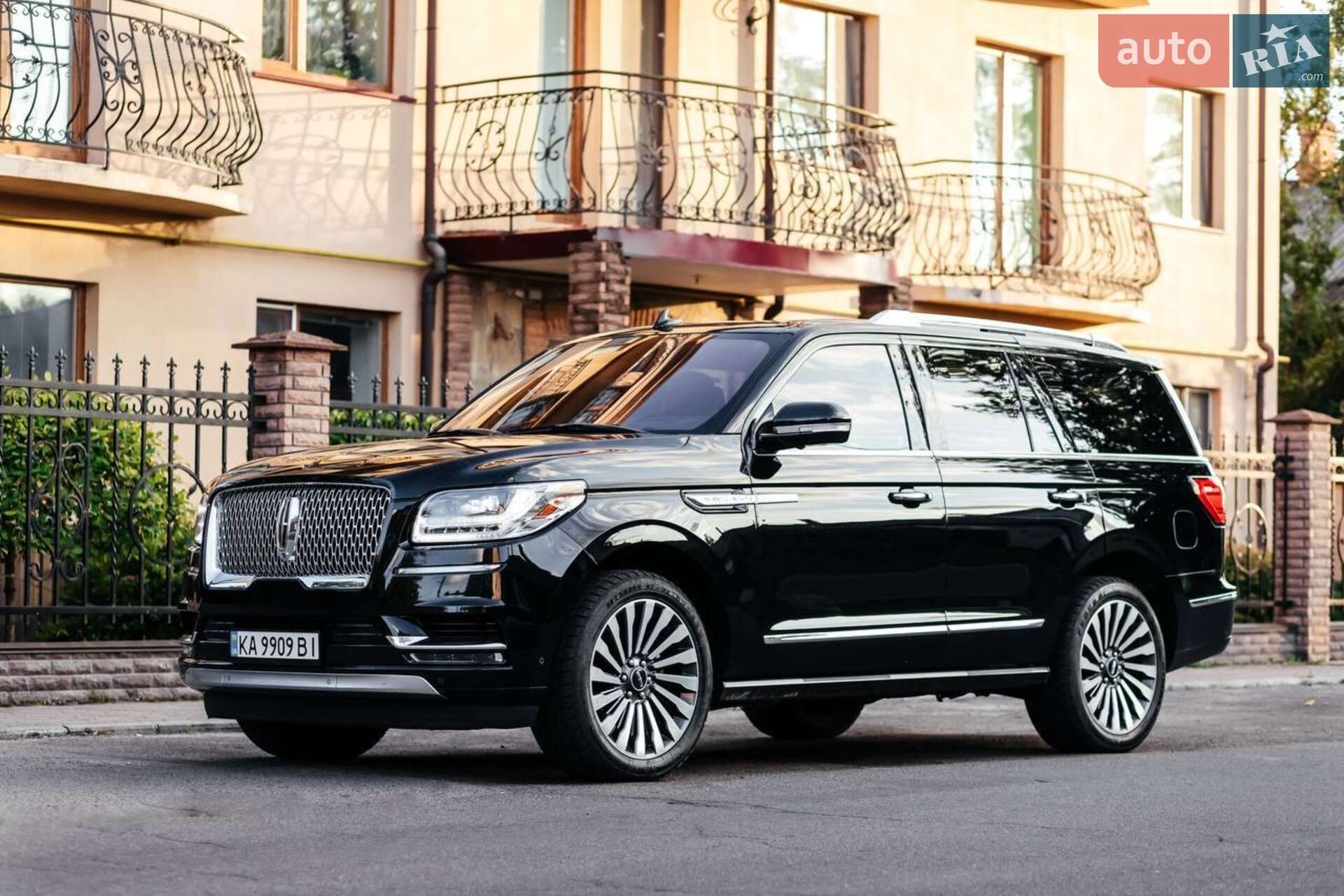 Lincoln Navigator 2018 VIN 5LMJJ2LT7JEL15409 фото оголошення 15 з 46