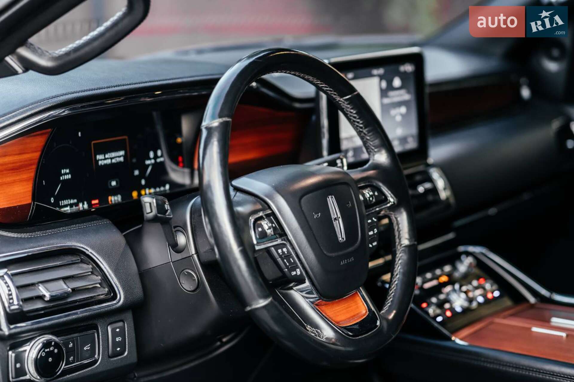 Lincoln Navigator 2018 VIN 5LMJJ2LT7JEL15409 фото оголошення 16 з 46