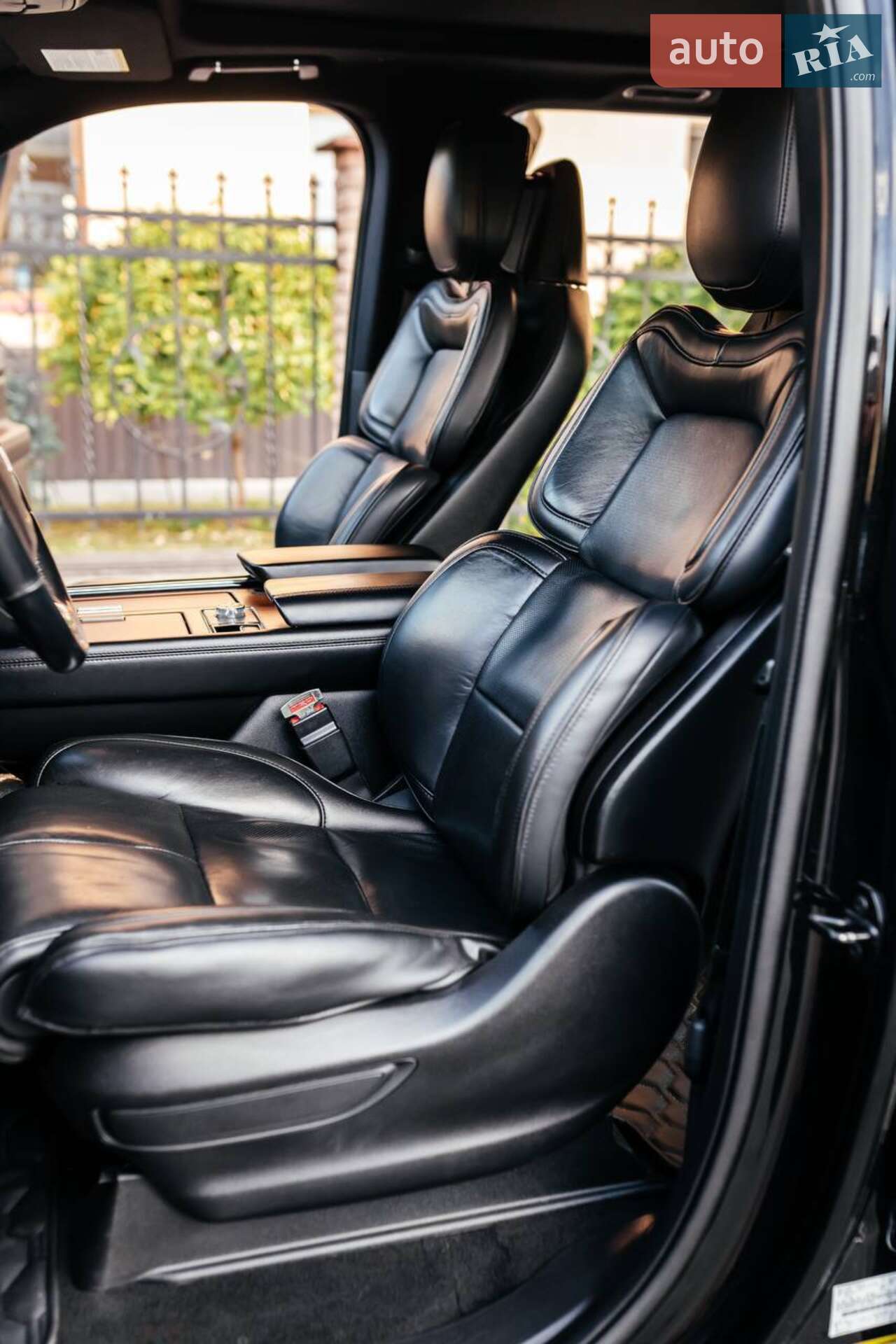 Lincoln Navigator 2018 VIN 5LMJJ2LT7JEL15409 фото оголошення 19 з 46