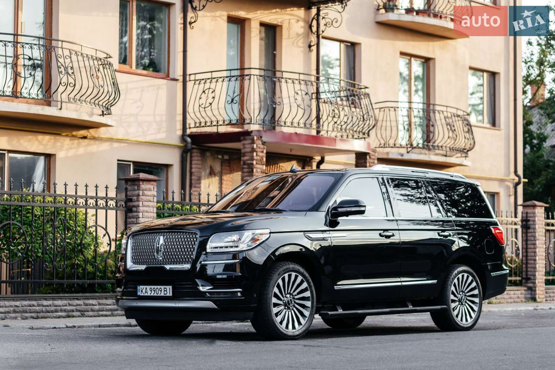 Lincoln Navigator 2018 VIN 5LMJJ2LT7JEL15409 фото оголошення 21 з 46