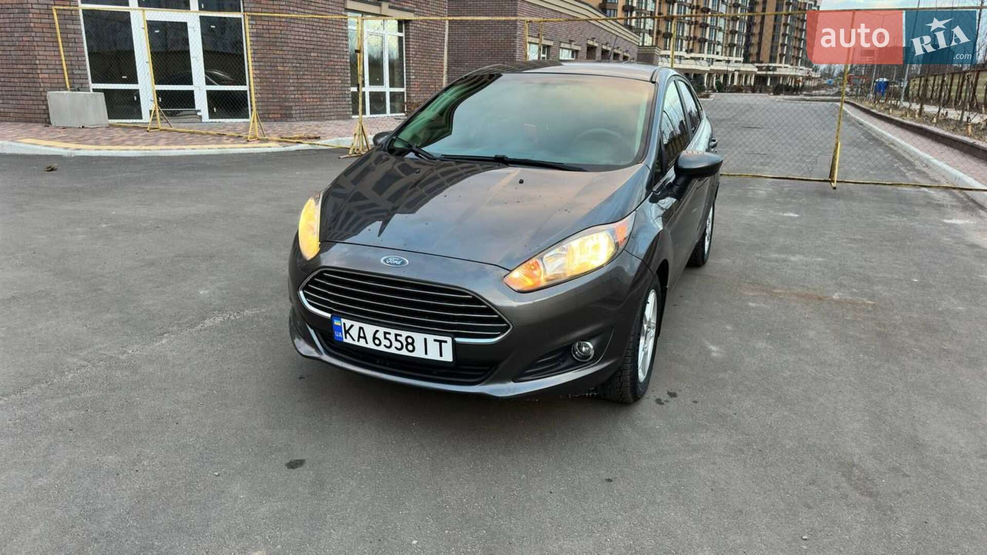 Ford Fiesta 2018 VIN 3FADP4BJ9JM120121 фото оголошення 2 з 31
