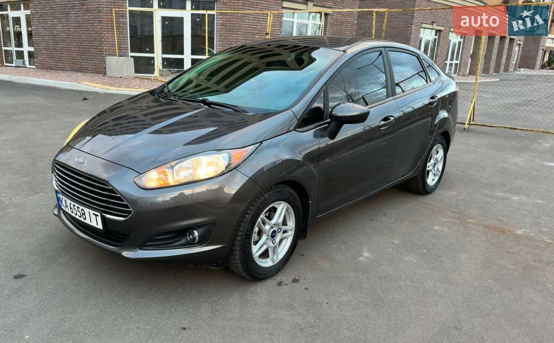 Ford Fiesta 2018 VIN 3FADP4BJ9JM120121 фото оголошення 3 з 31