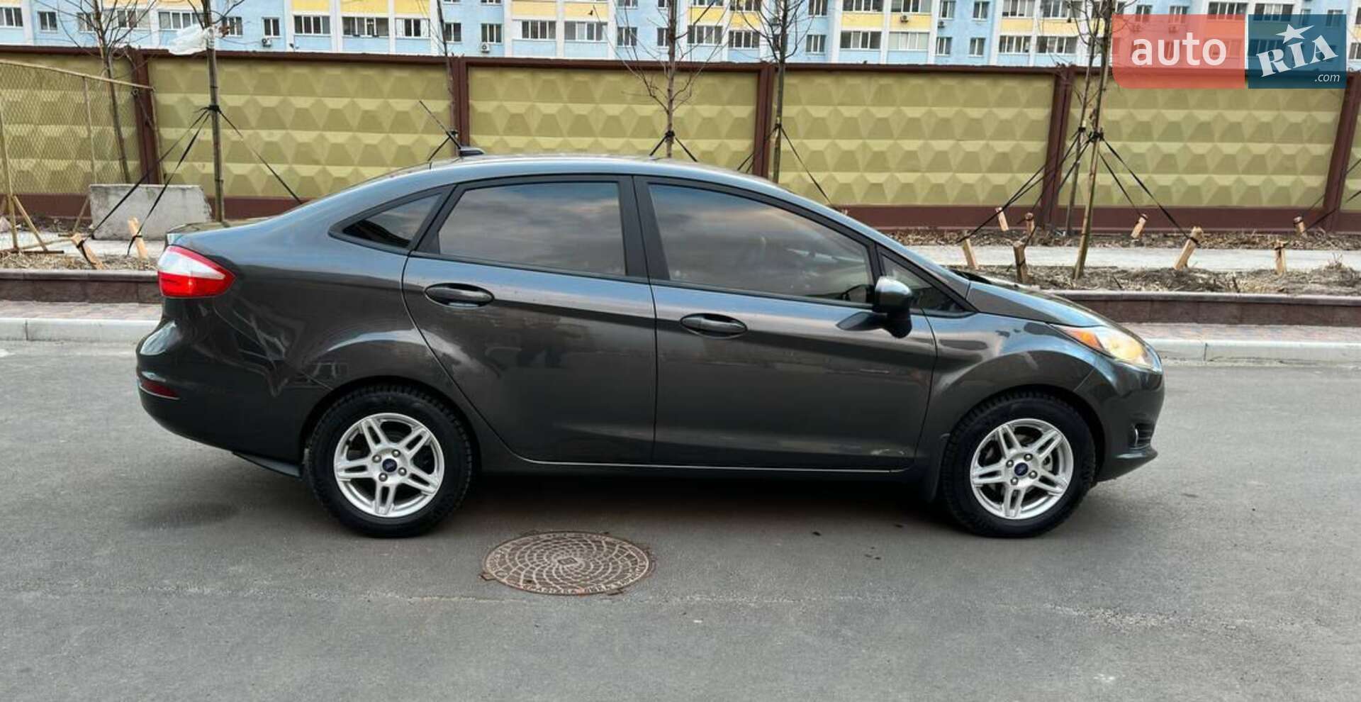 Ford Fiesta 2018 VIN 3FADP4BJ9JM120121 фото оголошення 11 з 31