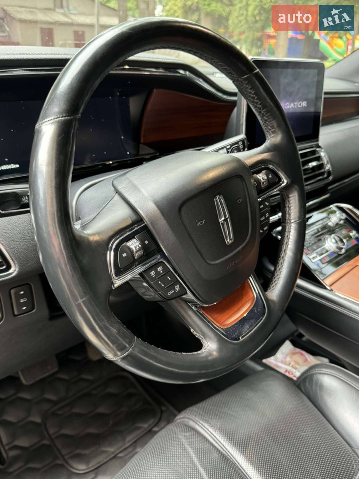 Lincoln Navigator 2018 VIN 5LMJJ2LT7JEL15409 фото оголошення 12 з 35