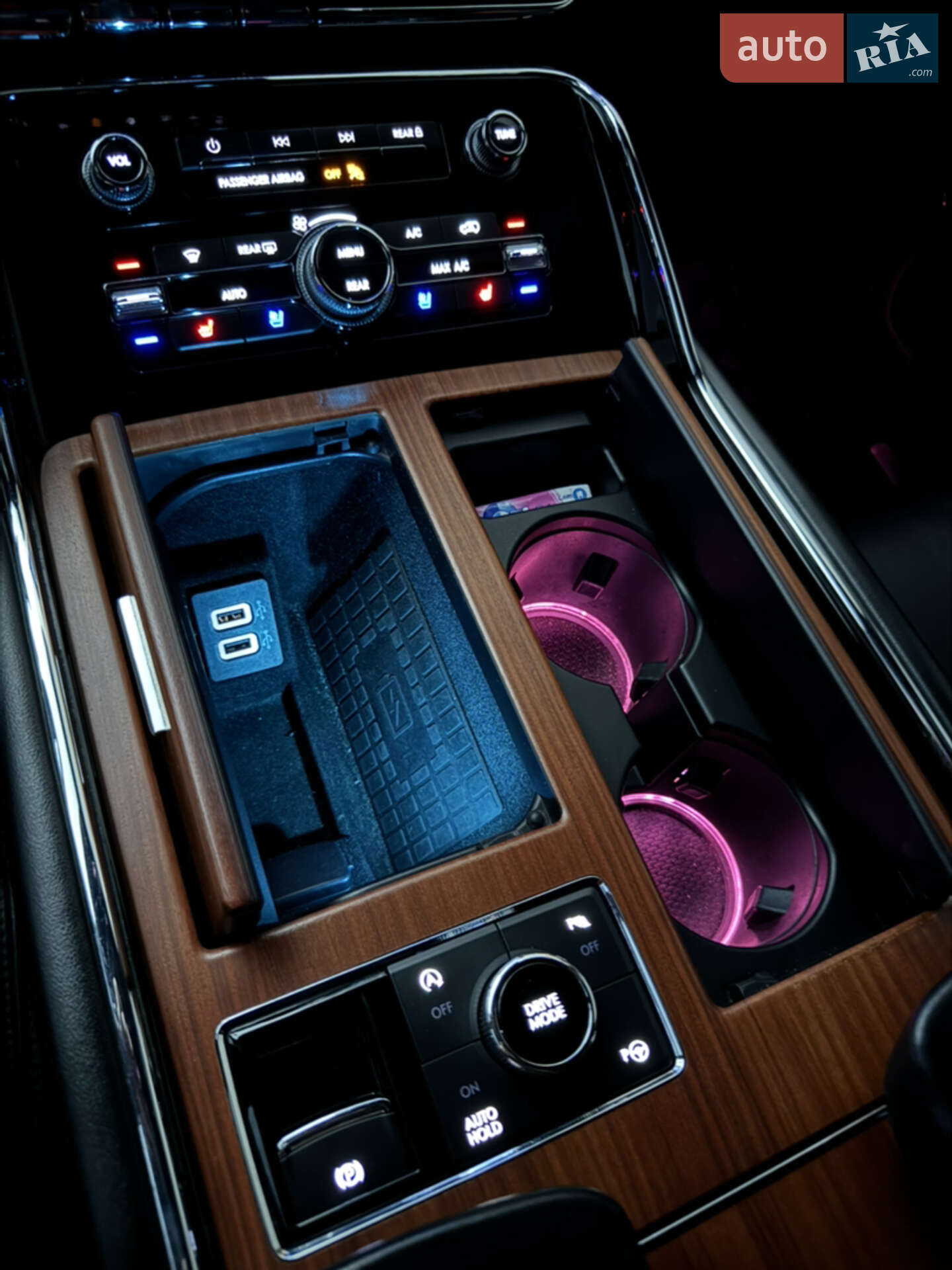 Lincoln Navigator 2018 VIN 5LMJJ2LT7JEL15409 фото оголошення 24 з 35