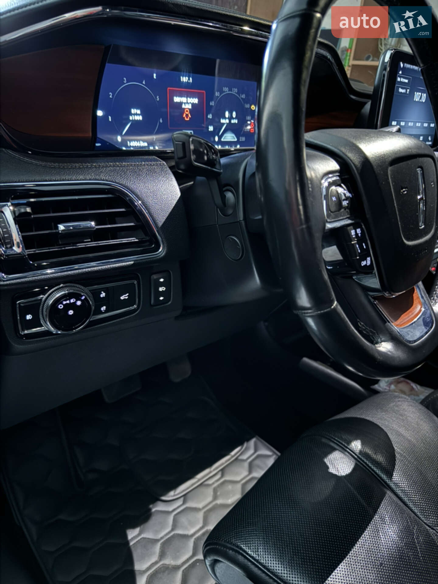 Lincoln Navigator 2018 VIN 5LMJJ2LT7JEL15409 фото оголошення 31 з 35