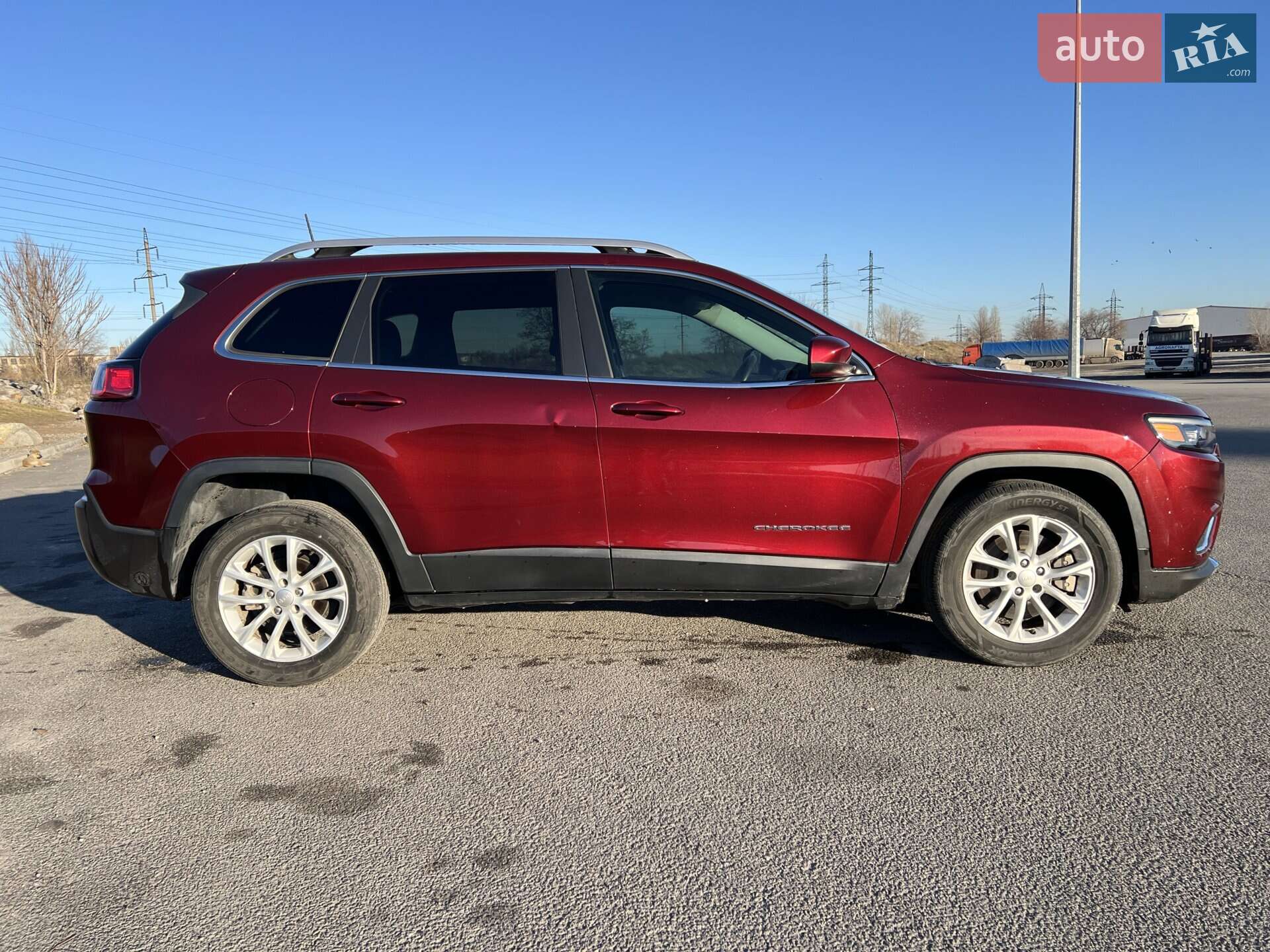 Jeep Cherokee 2019 VIN 1C4PJLCB3KD490455 фото оголошення 5 з 17