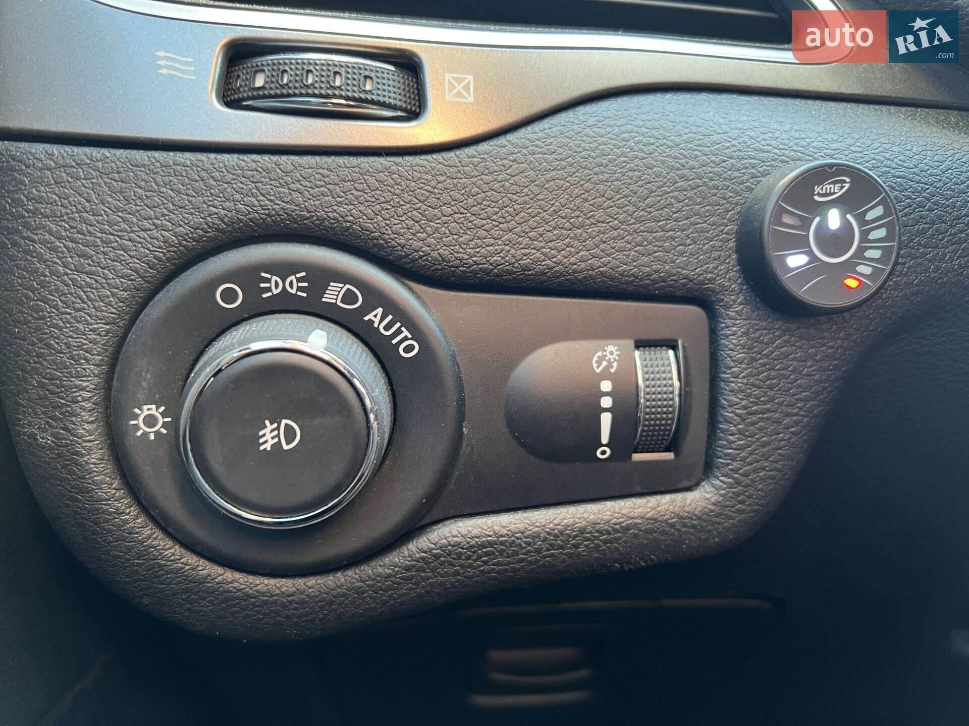 Jeep Cherokee 2019 VIN 1C4PJLCB3KD490455 фото оголошення 14 з 17