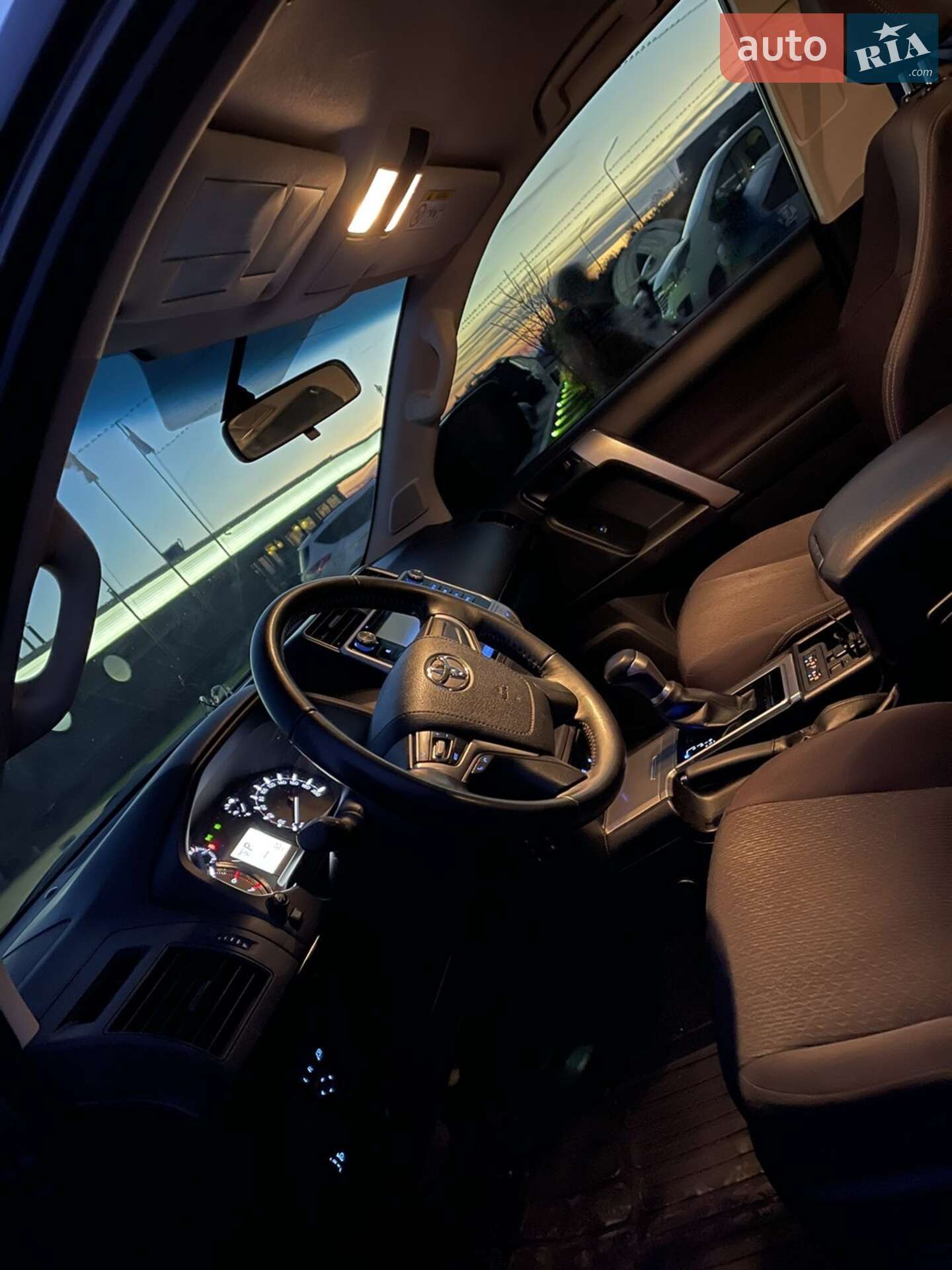 Toyota Land Cruiser Prado 2019 VIN JTEBX3FJ30K313811 фото оголошення 33 з 40