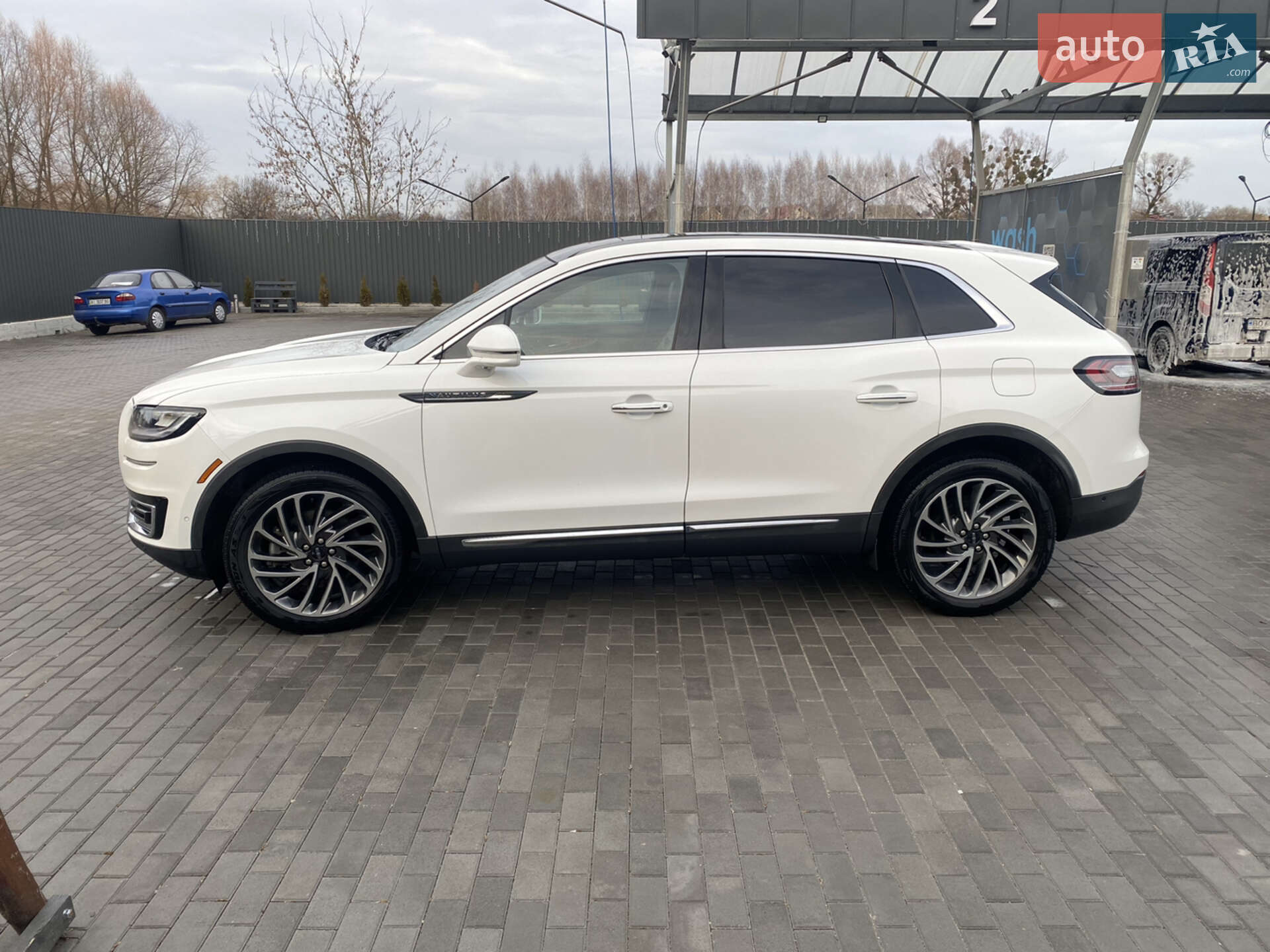 Lincoln Nautilus 2020 VIN 2LMPJ8K98LBL15198 фото оголошення 6 з 25