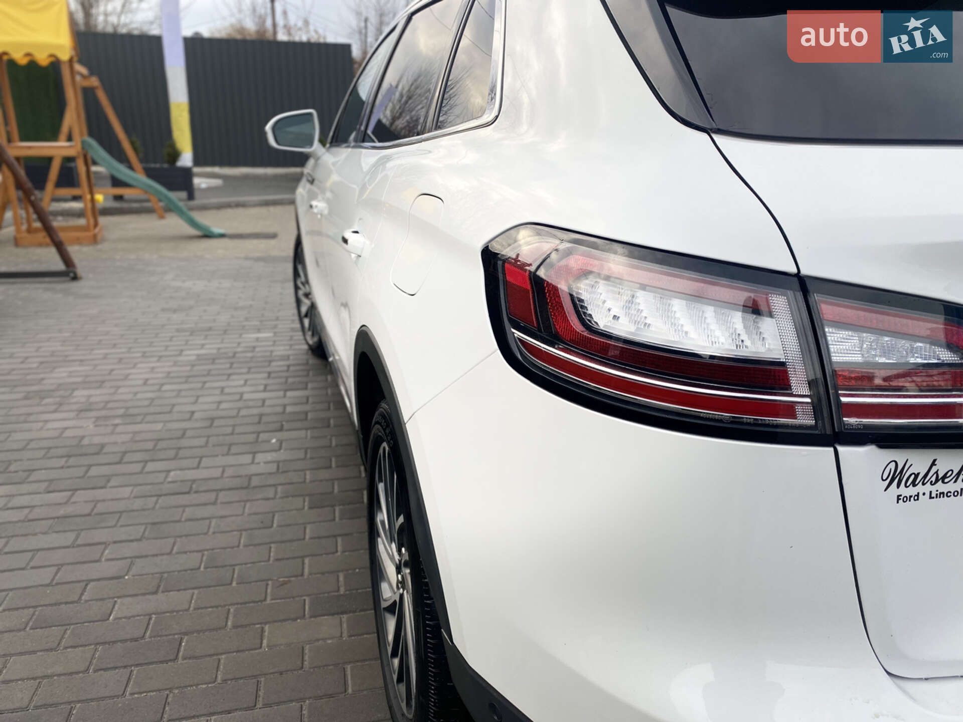 Lincoln Nautilus 2020 VIN 2LMPJ8K98LBL15198 фото оголошення 12 з 25
