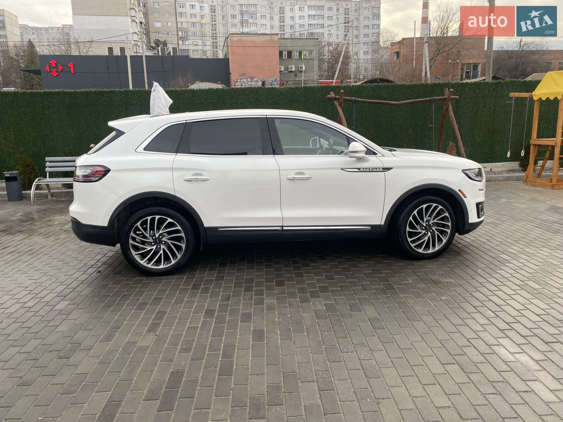 Lincoln Nautilus 2020 VIN 2LMPJ8K98LBL15198 фото оголошення 19 з 25