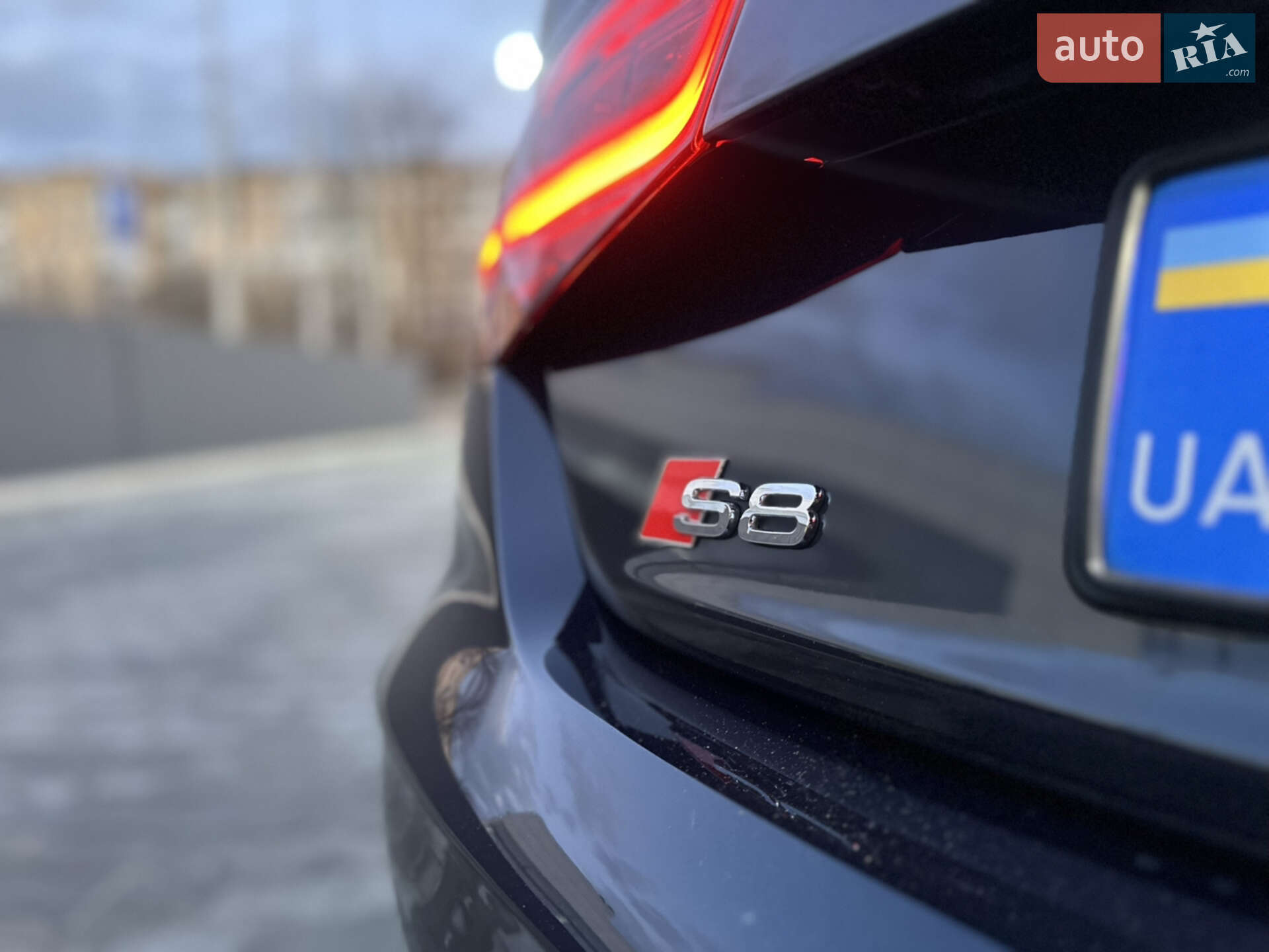 Audi S8 2012 VIN WAUZZZ4H0DN017386 фото оголошення 8 з 16