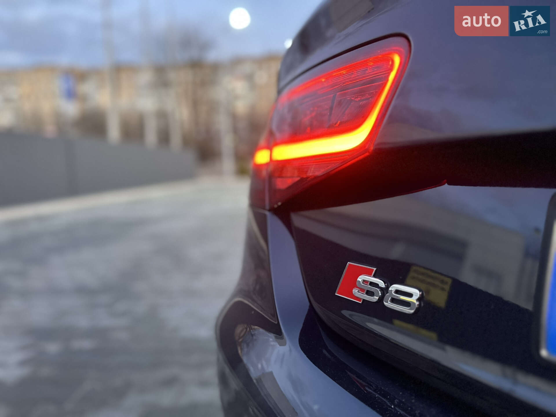 Audi S8 2012 VIN WAUZZZ4H0DN017386 фото оголошення 12 з 16