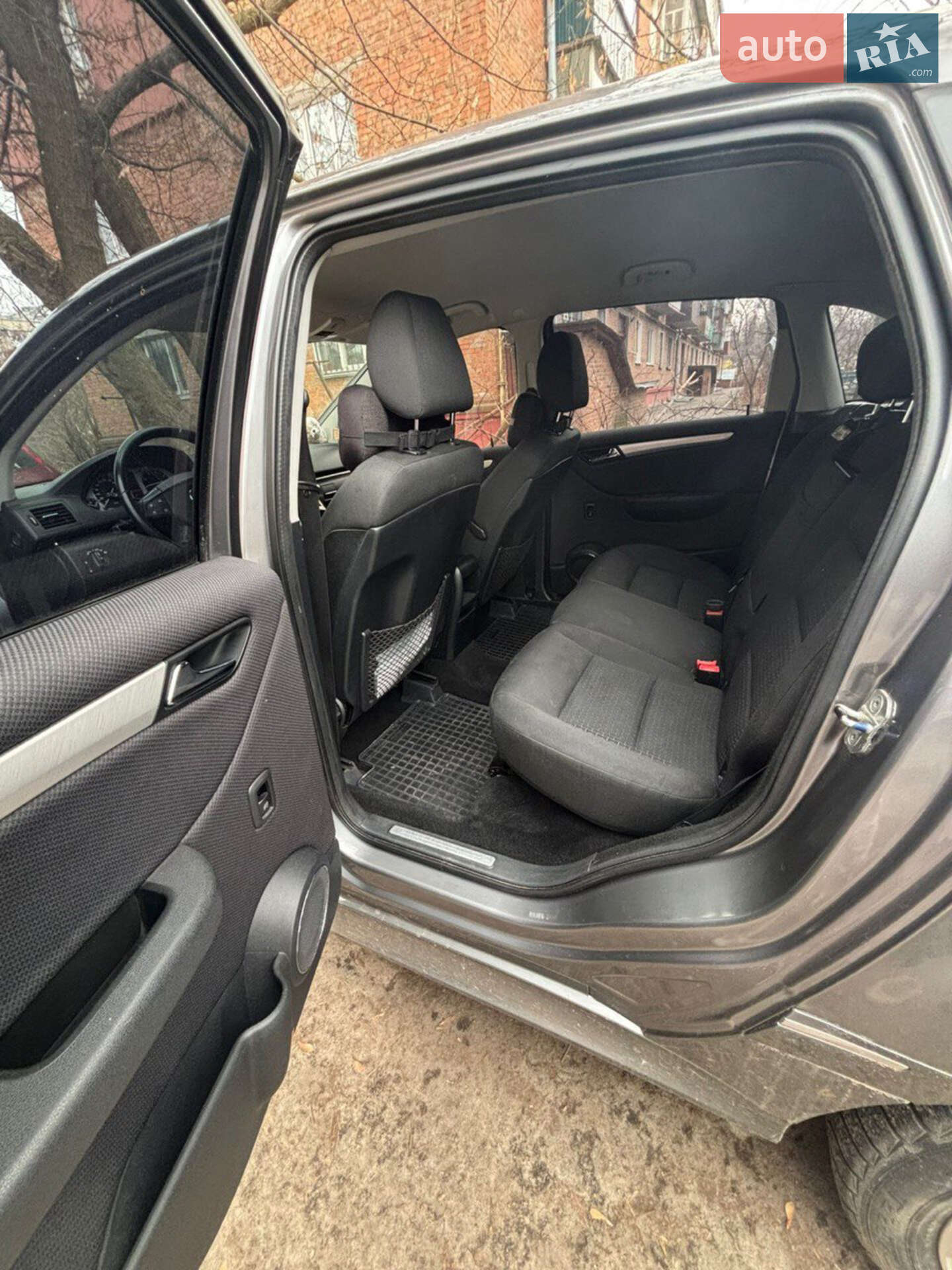Mercedes-Benz B-Class 2011 VIN WDDFH3DBXBJ679357 фото оголошення 4 з 11
