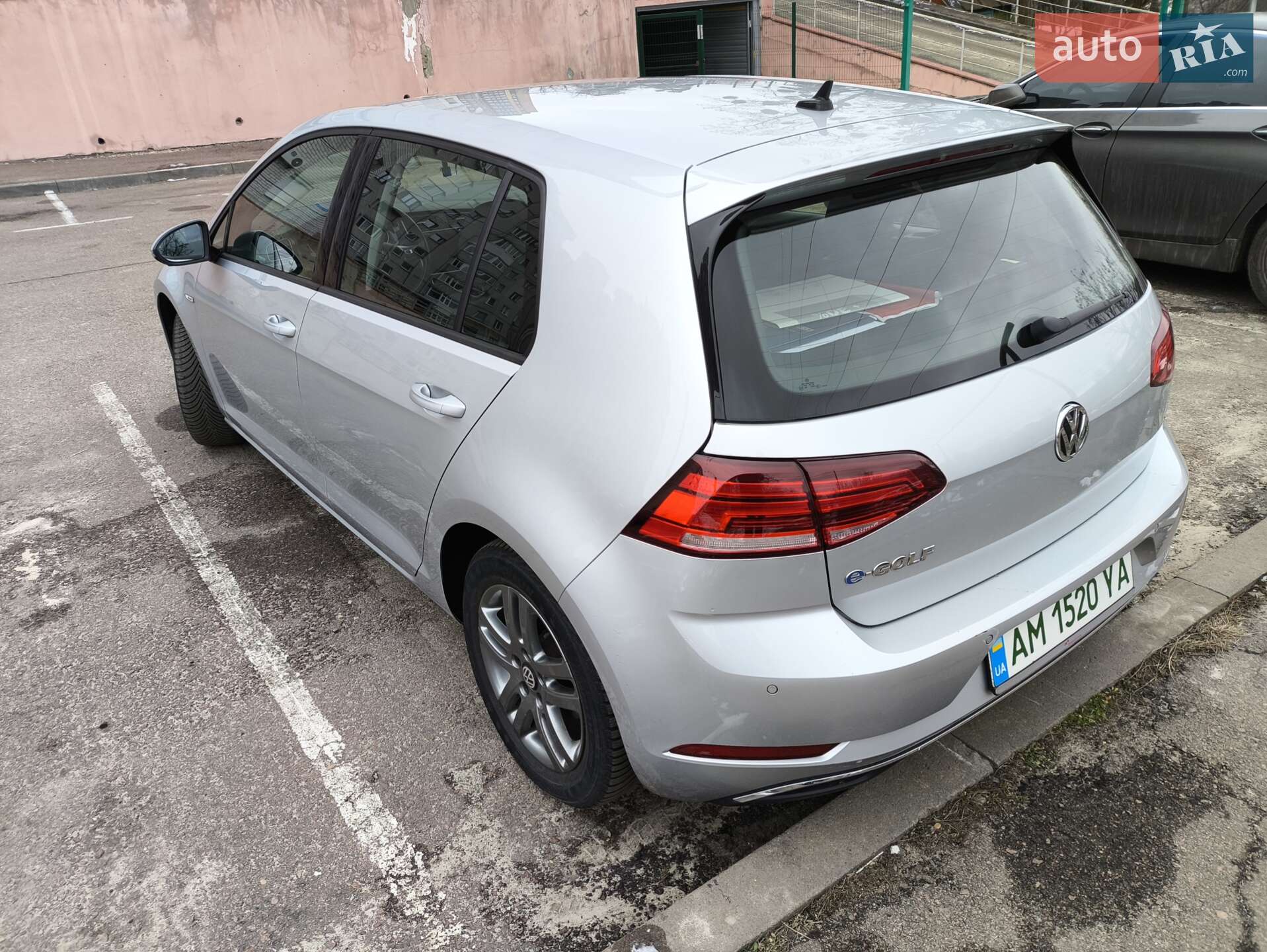 Volkswagen e-Golf 2019 VIN WVWZZZAUZK8910999 фото оголошення 2 з 7
