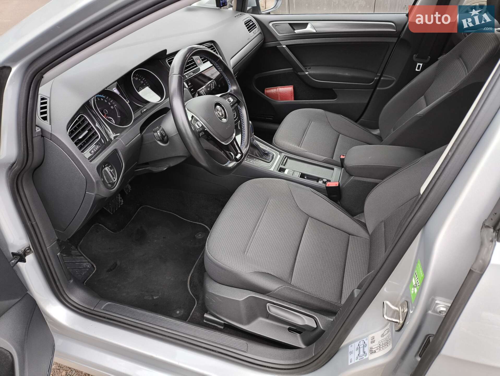 Volkswagen e-Golf 2019 VIN WVWZZZAUZK8910999 фото оголошення 3 з 7